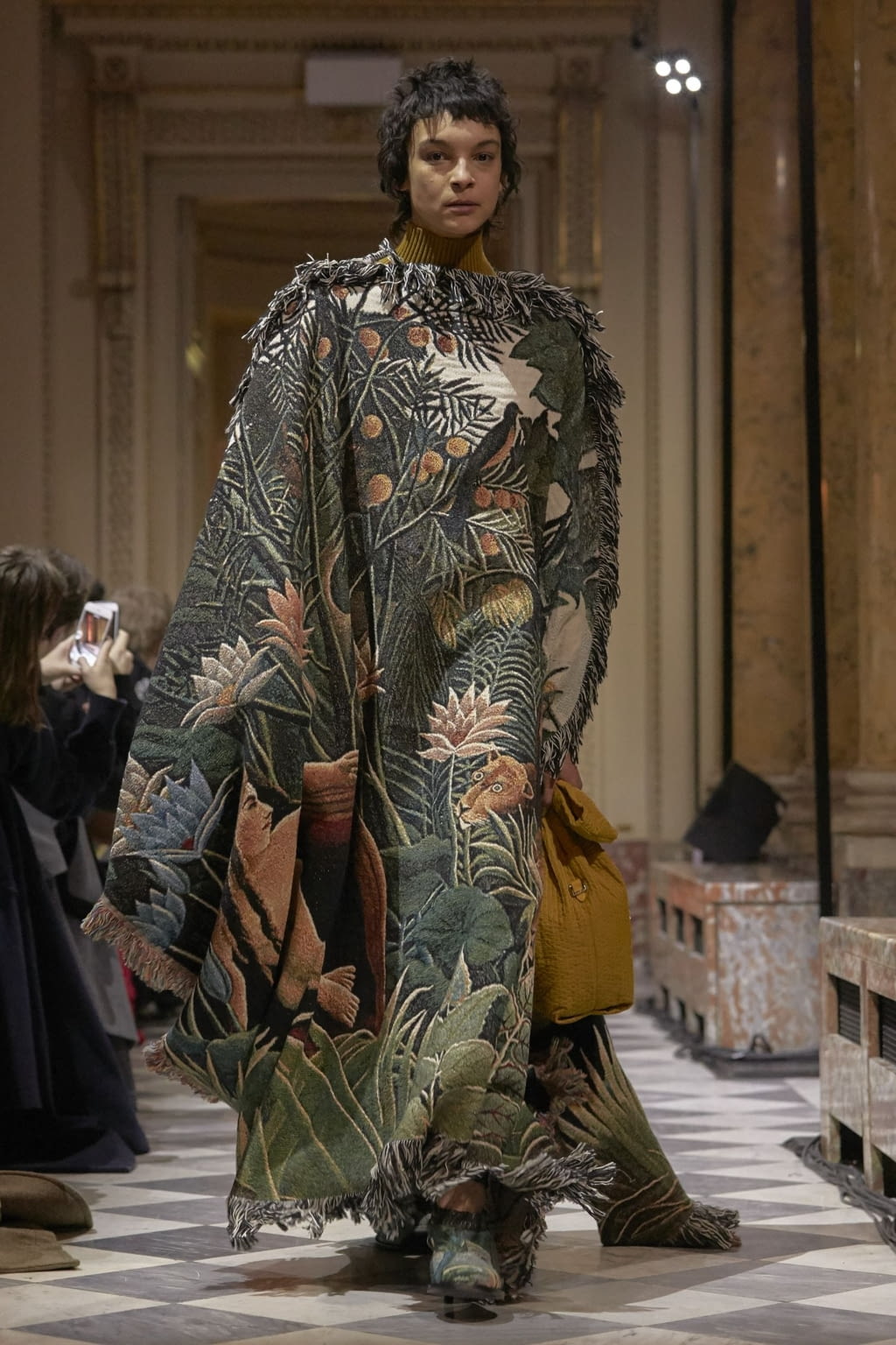 Fashion Week Paris Fall/Winter 2018 look 10 from the Kenzo Memento collection womenswear