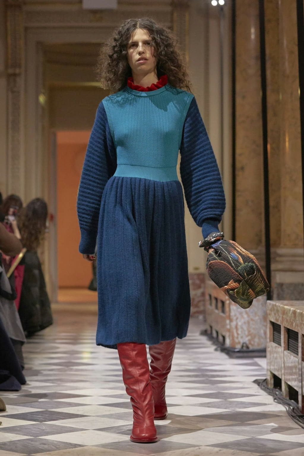 Fashion Week Paris Fall/Winter 2018 look 17 from the Kenzo Memento collection womenswear