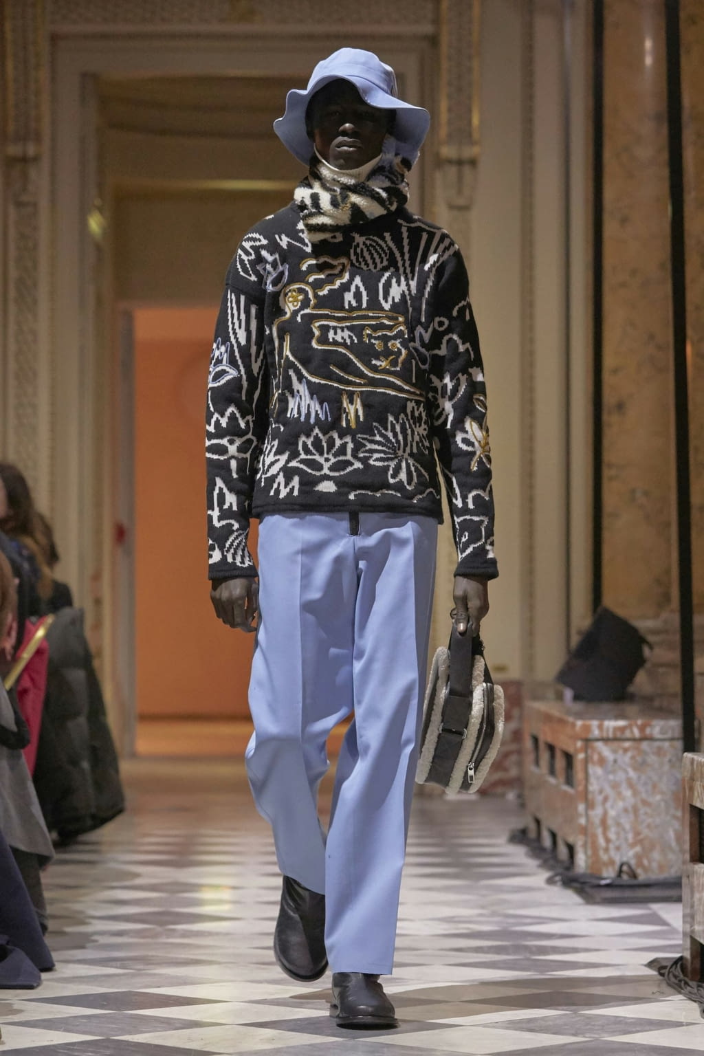 Fashion Week Paris Fall/Winter 2018 look 20 from the Kenzo Memento collection 女装