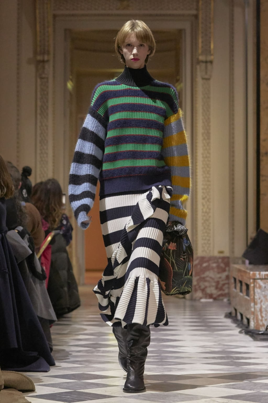 Fashion Week Paris Fall/Winter 2018 look 29 from the Kenzo Memento collection 女装