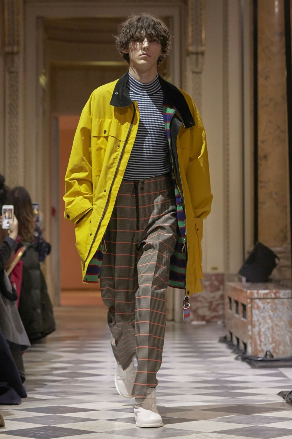 Fashion Week Paris Fall/Winter 2018 look 31 from the Kenzo Memento collection 女装