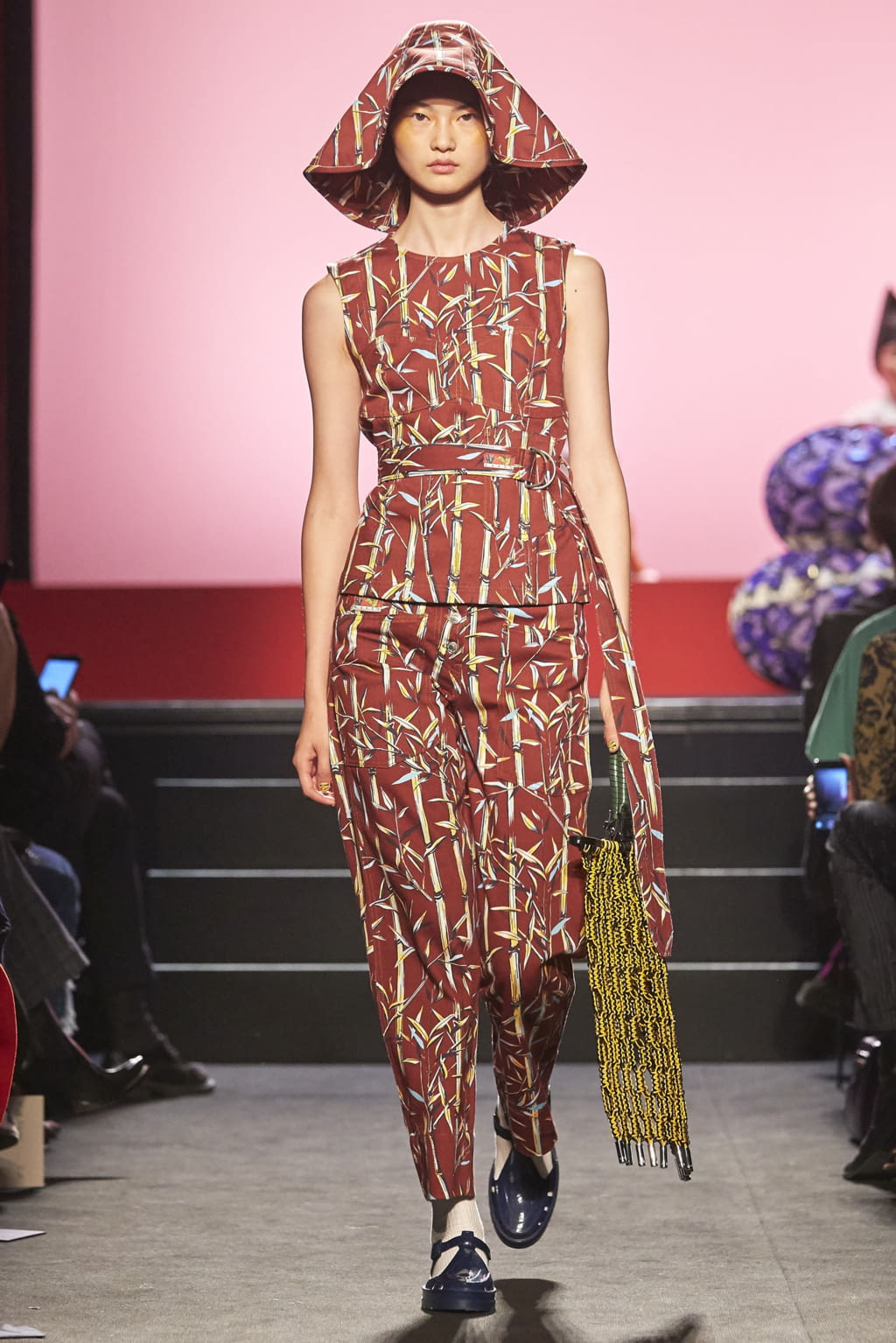 Fashion Week Paris Spring/Summer 2018 look 15 from the Kenzo Memento collection womenswear