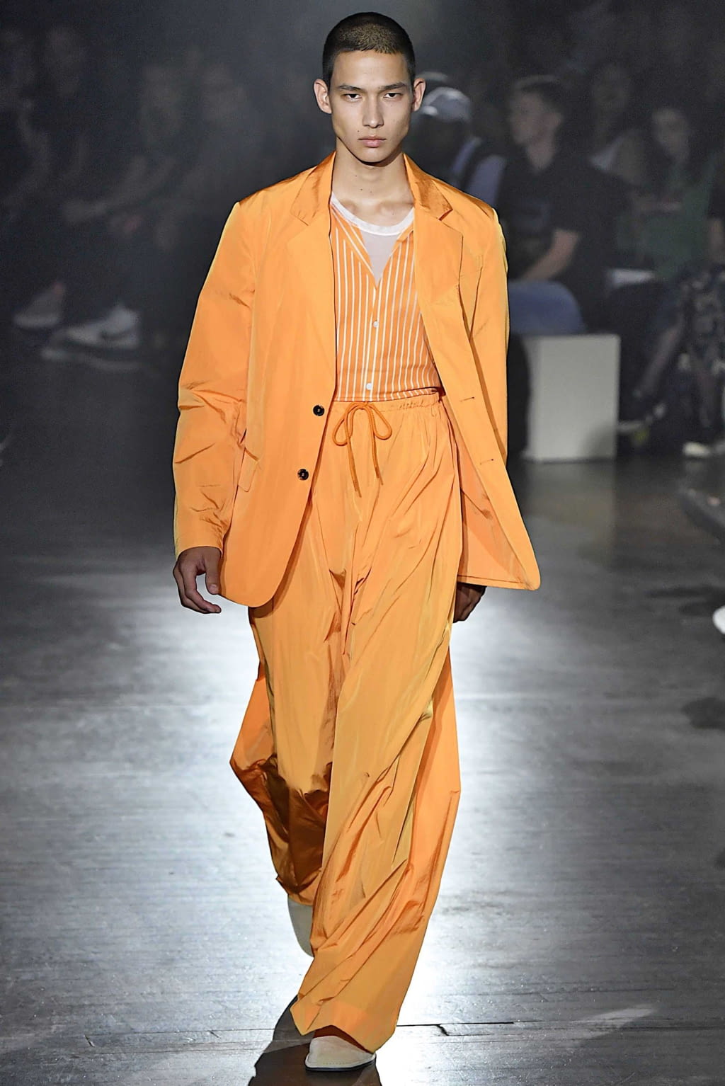 Fashion Week Paris Spring/Summer 2019 look 1 from the Kenzo collection 男装