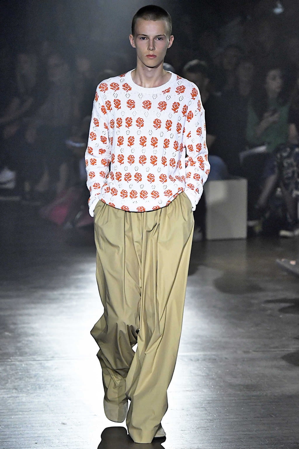 Fashion Week Paris Spring/Summer 2019 look 2 from the Kenzo collection 男装