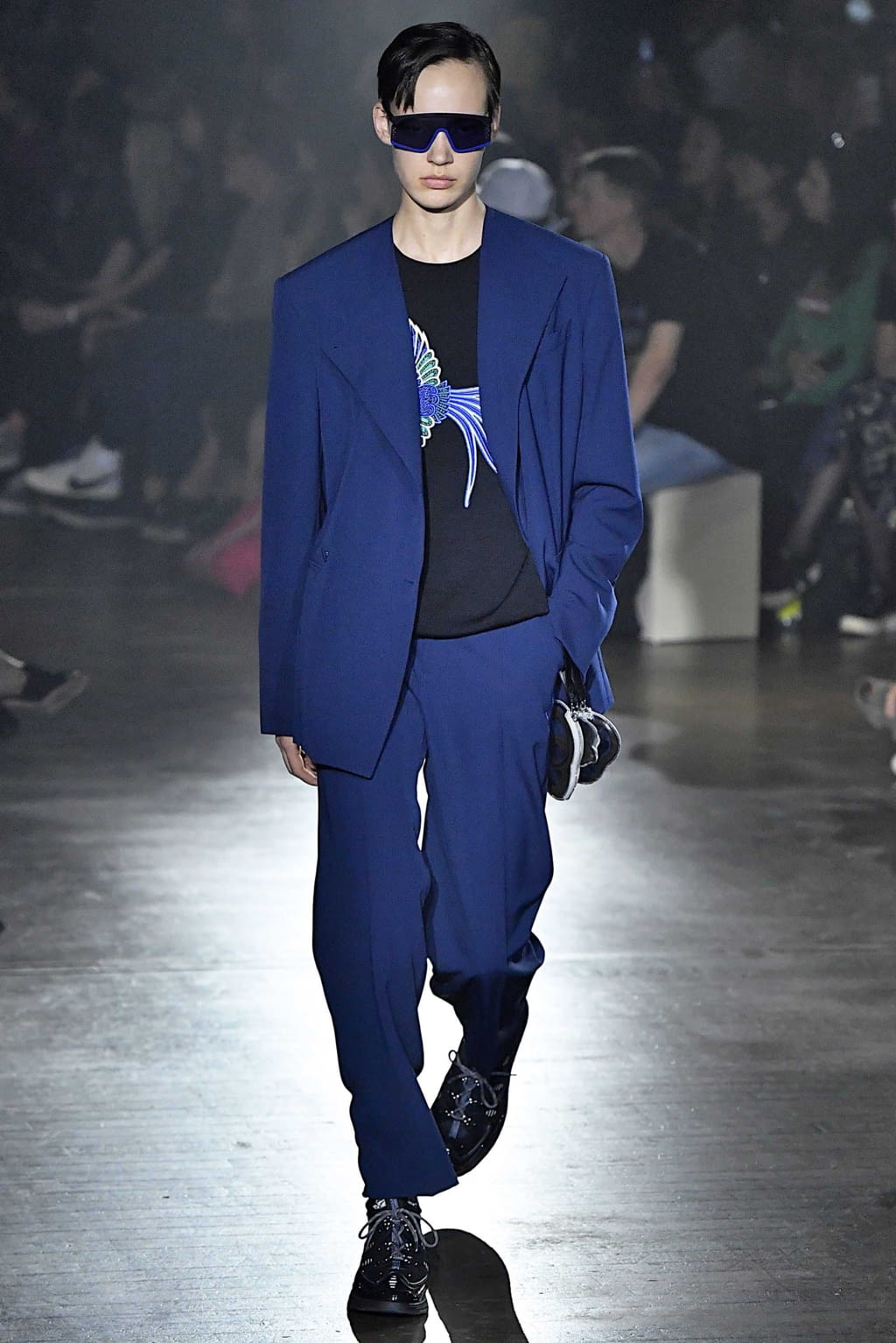 Fashion Week Paris Spring/Summer 2019 look 16 from the Kenzo collection 男装
