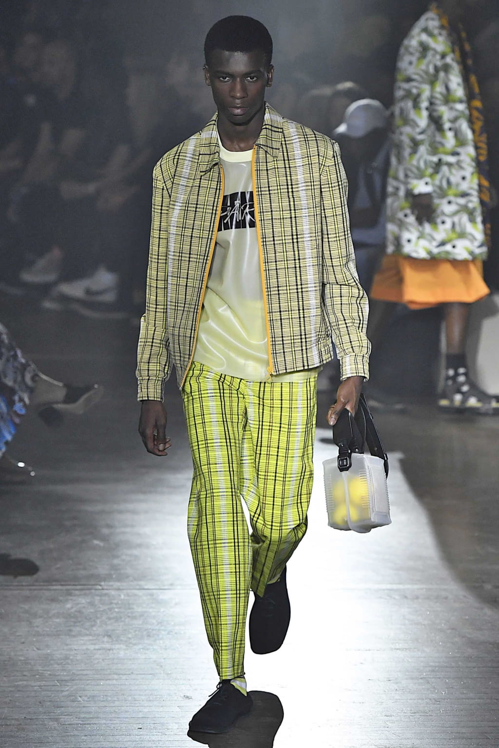 Fashion Week Paris Spring/Summer 2019 look 20 from the Kenzo collection 男装