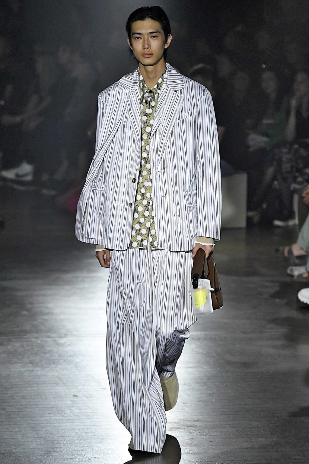 Fashion Week Paris Spring/Summer 2019 look 25 from the Kenzo collection 男装