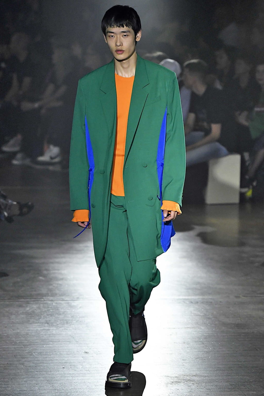 Fashion Week Paris Spring/Summer 2019 look 38 from the Kenzo collection menswear