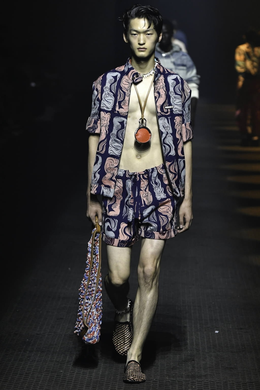 Fashion Week Paris Spring/Summer 2020 look 20 from the Kenzo collection 男装