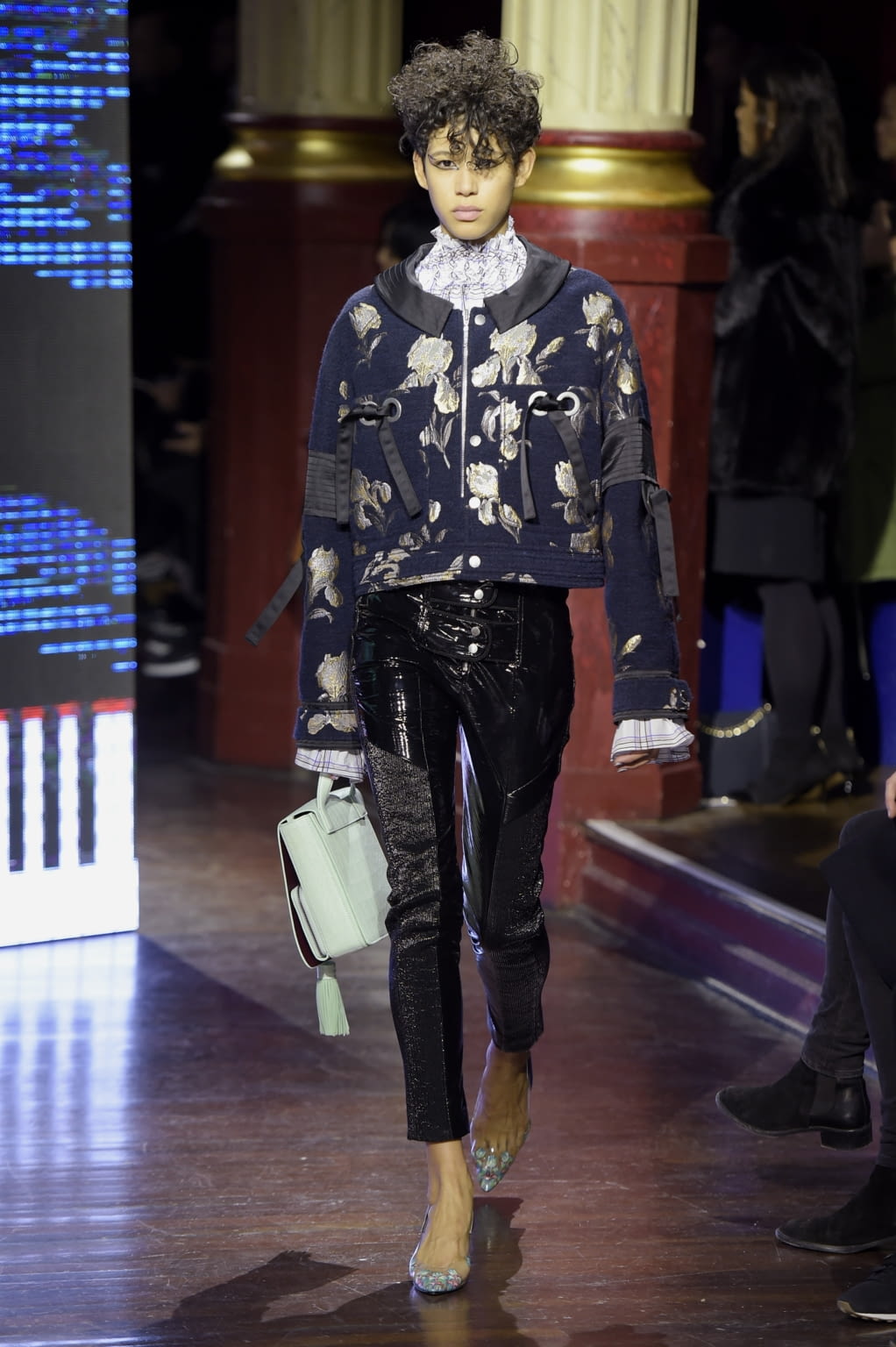 Fashion Week Paris Fall/Winter 2016 look 17 from the Kenzo collection 女装