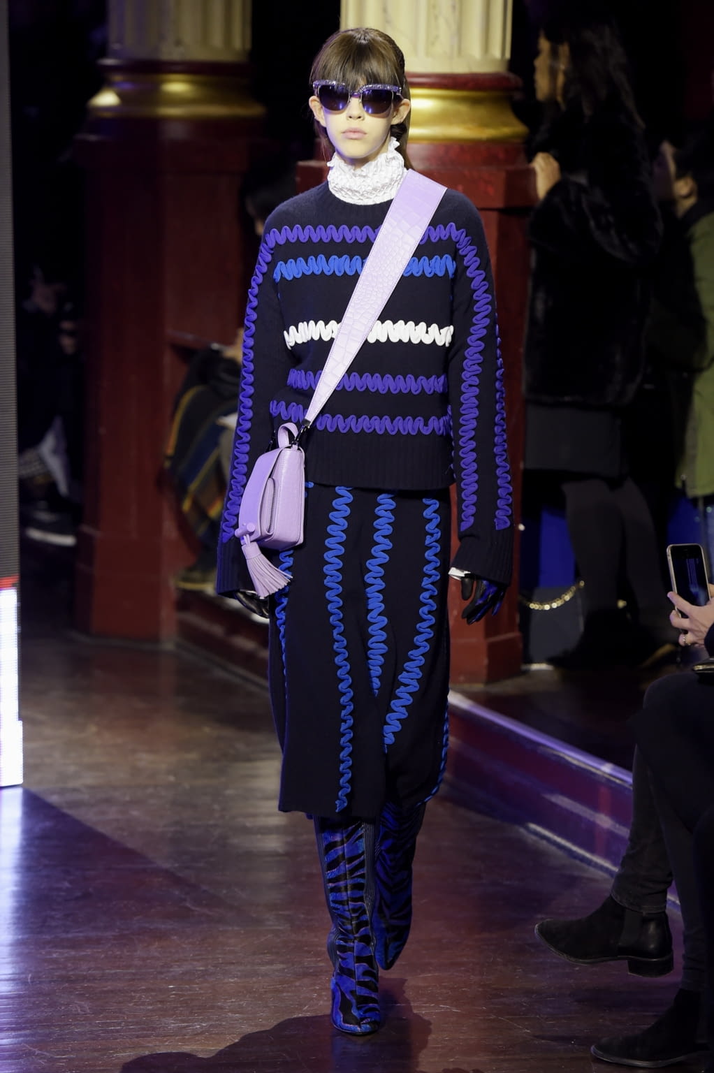 Fashion Week Paris Fall/Winter 2016 look 17 from the Kenzo collection 女装