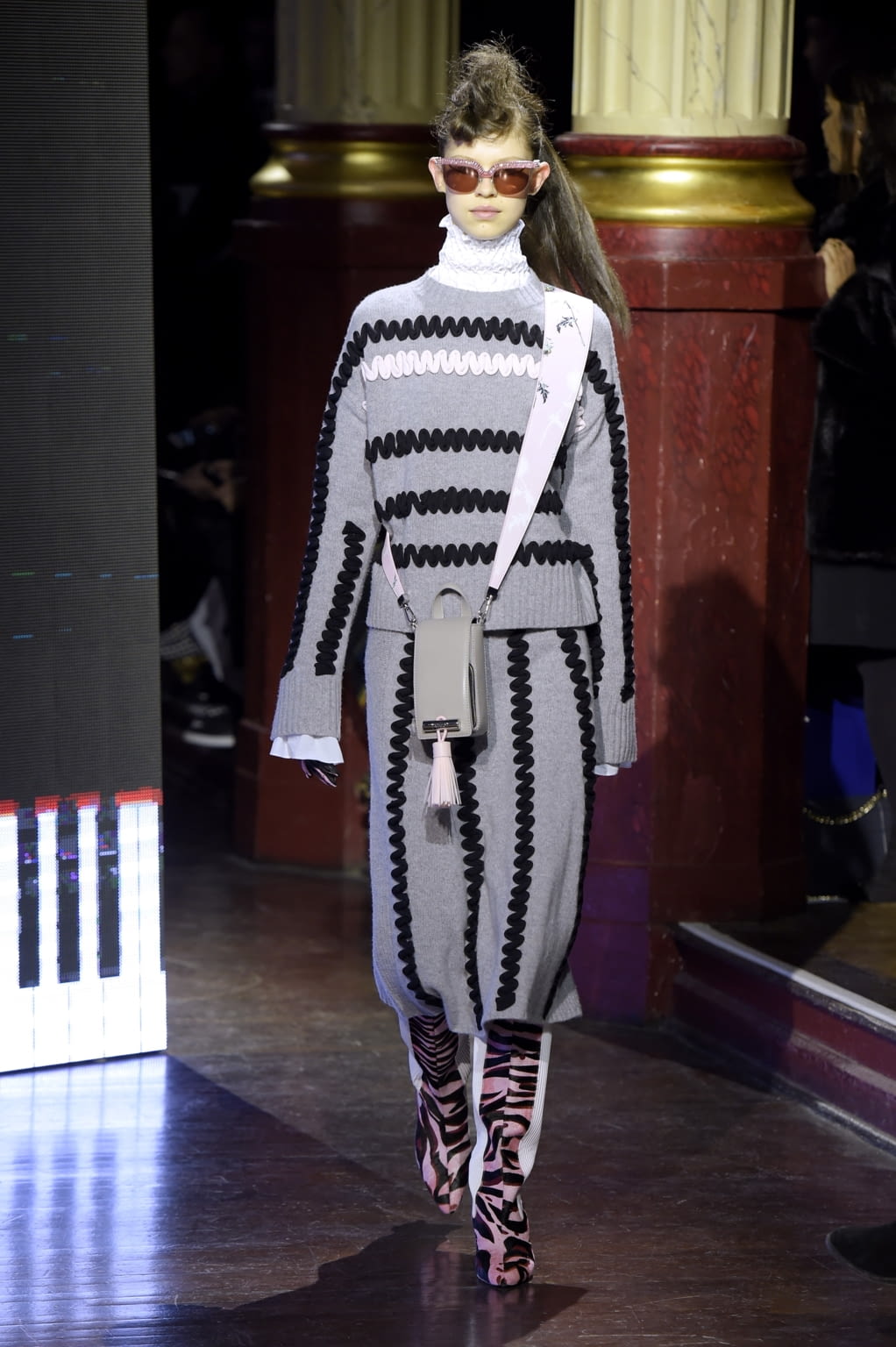 Fashion Week Paris Fall/Winter 2016 look 21 from the Kenzo collection womenswear