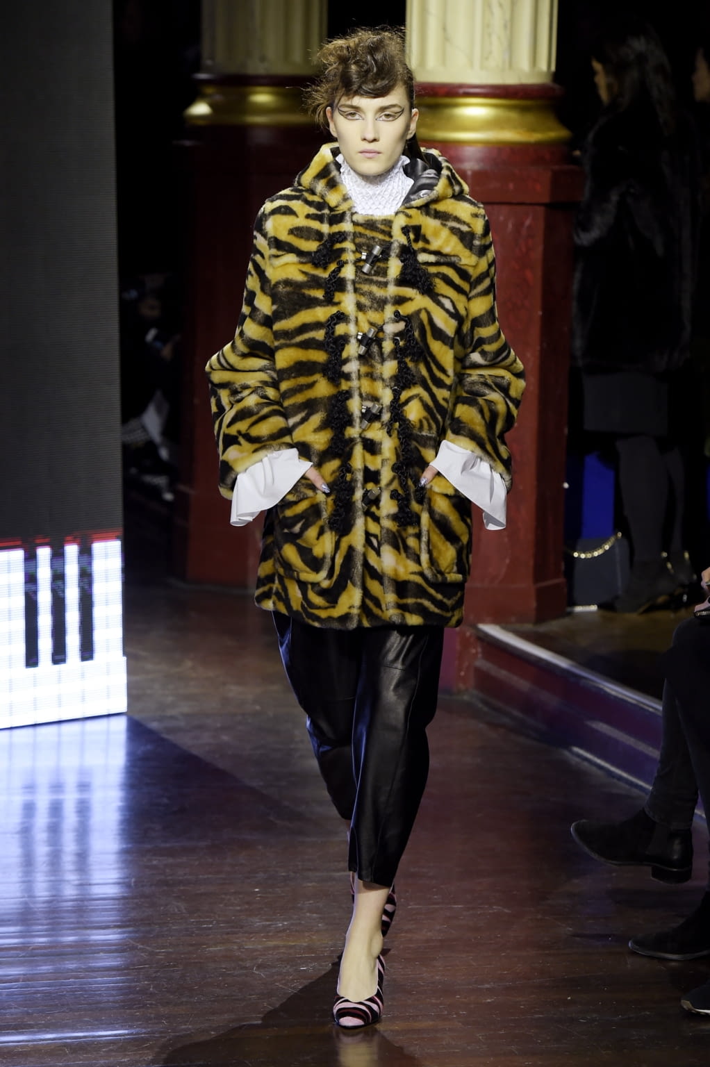 Fashion Week Paris Fall/Winter 2016 look 32 de la collection Kenzo womenswear
