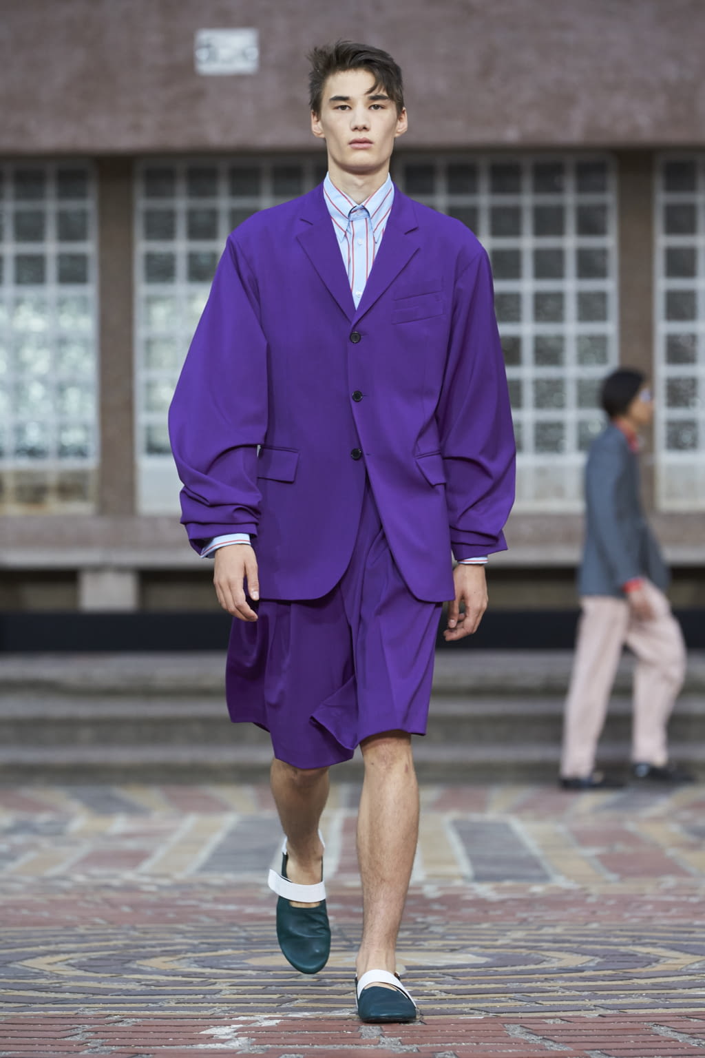 Fashion Week Paris Spring/Summer 2018 look 11 from the Kenzo collection menswear