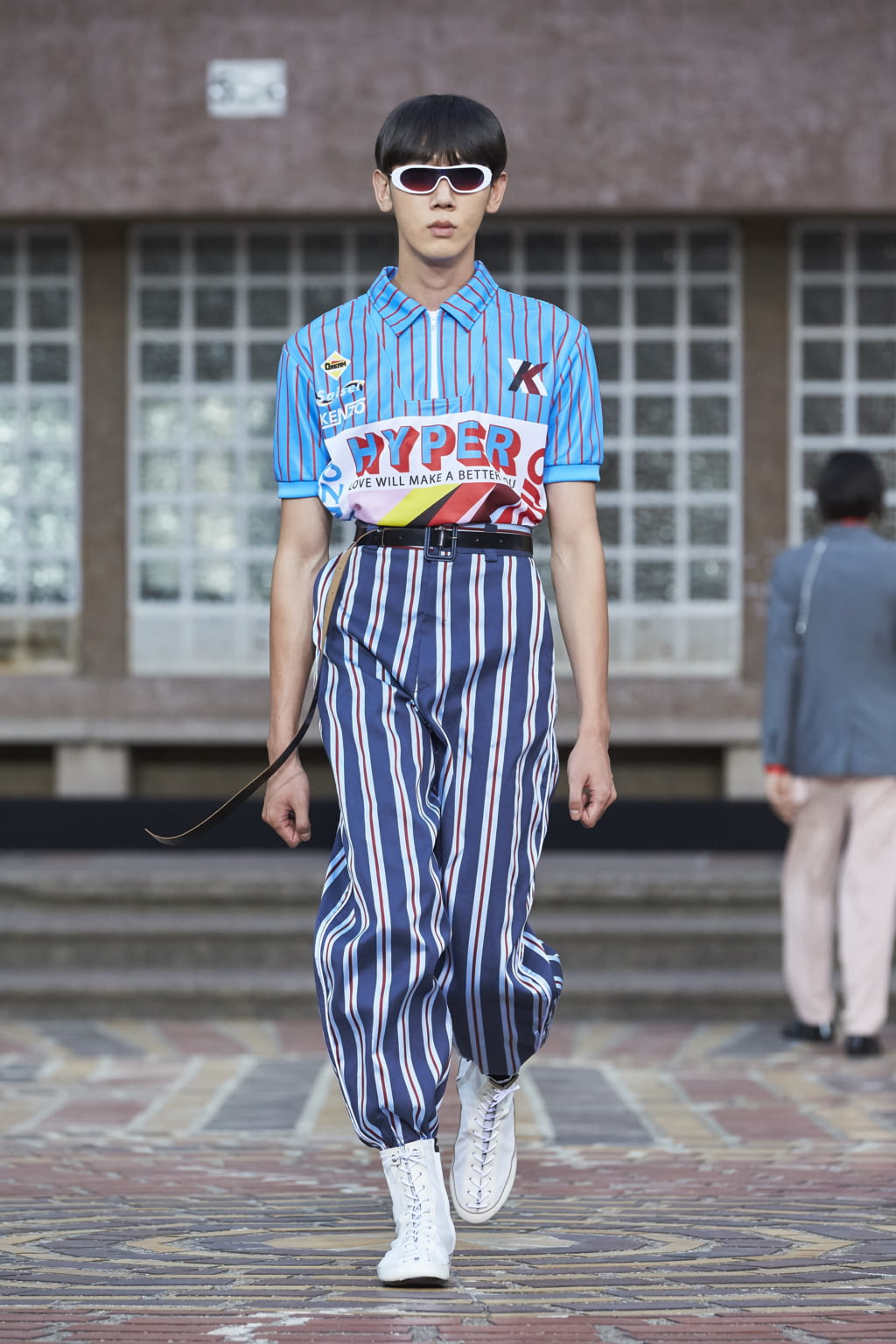 Fashion Week Paris Spring/Summer 2018 look 15 from the Kenzo collection menswear