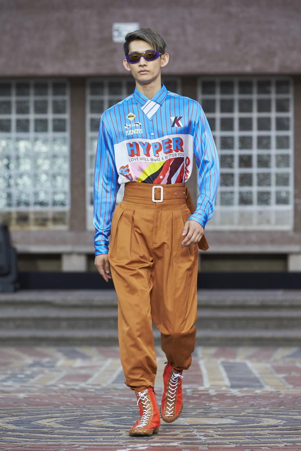 Fashion Week Paris Spring/Summer 2018 look 16 from the Kenzo collection menswear