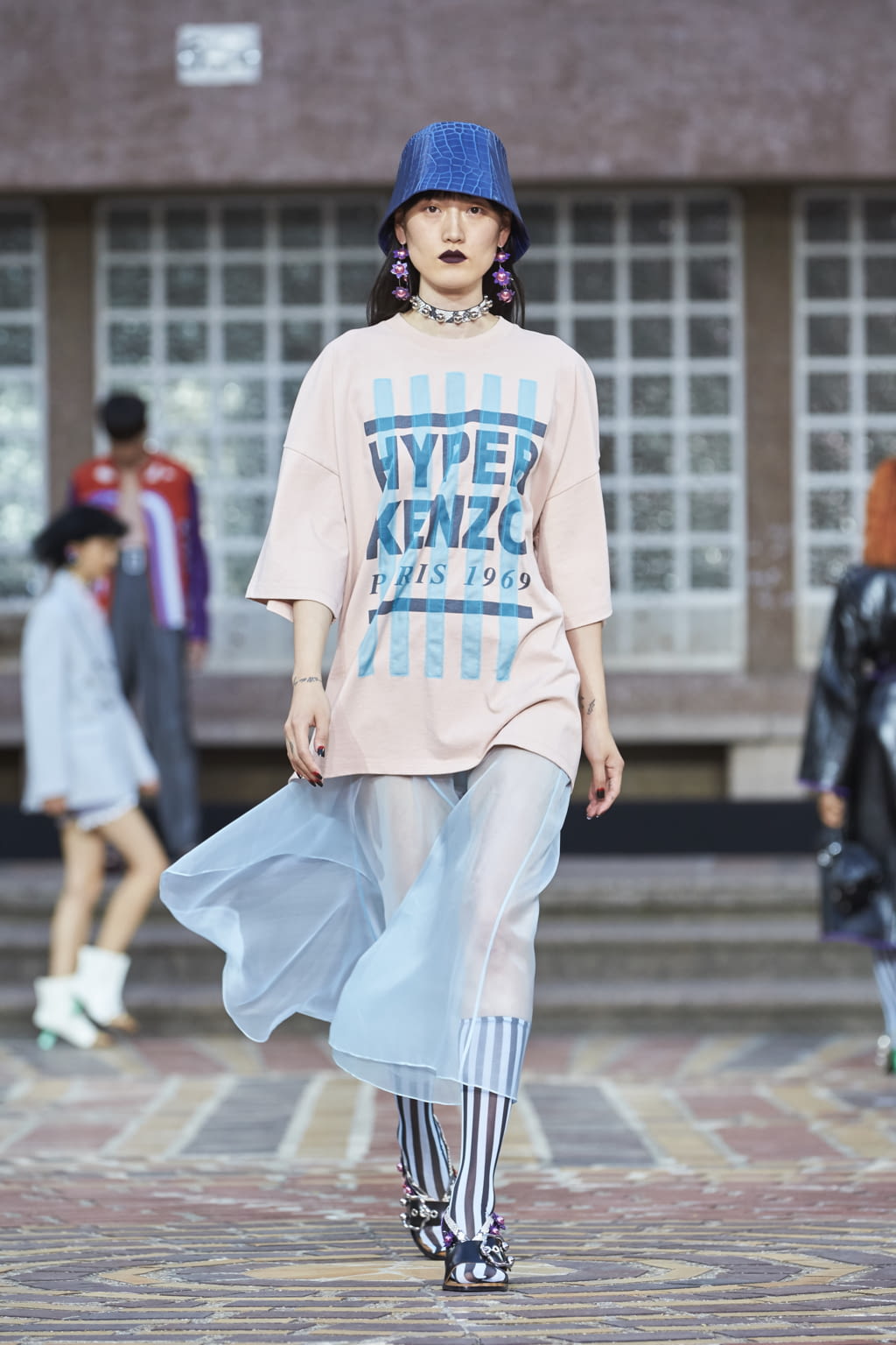 Fashion Week Paris Spring/Summer 2018 look 21 from the Kenzo collection womenswear