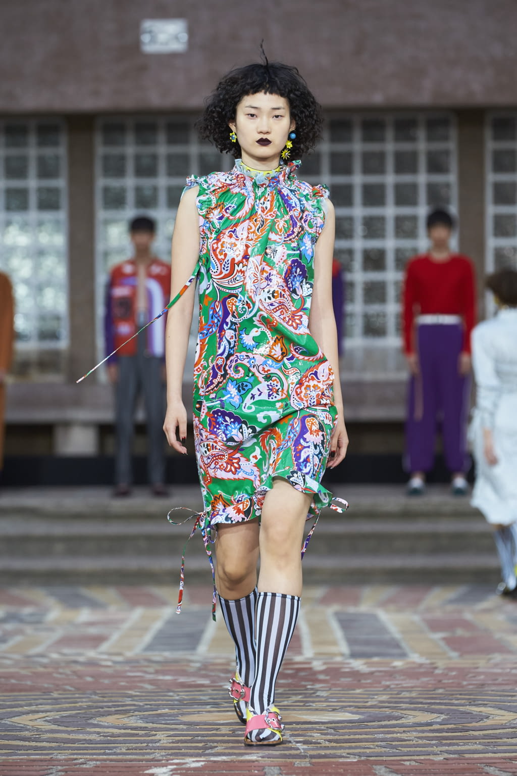Fashion Week Paris Spring/Summer 2018 look 33 from the Kenzo collection womenswear