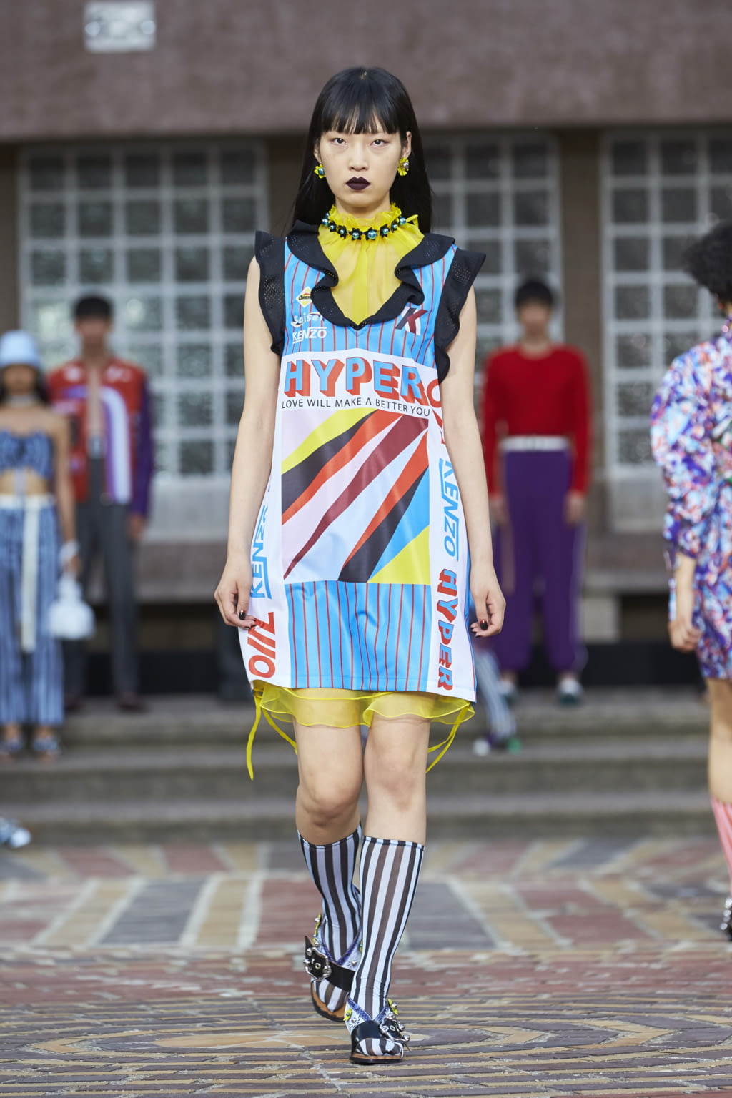 Fashion Week Paris Spring/Summer 2018 look 38 from the Kenzo collection womenswear