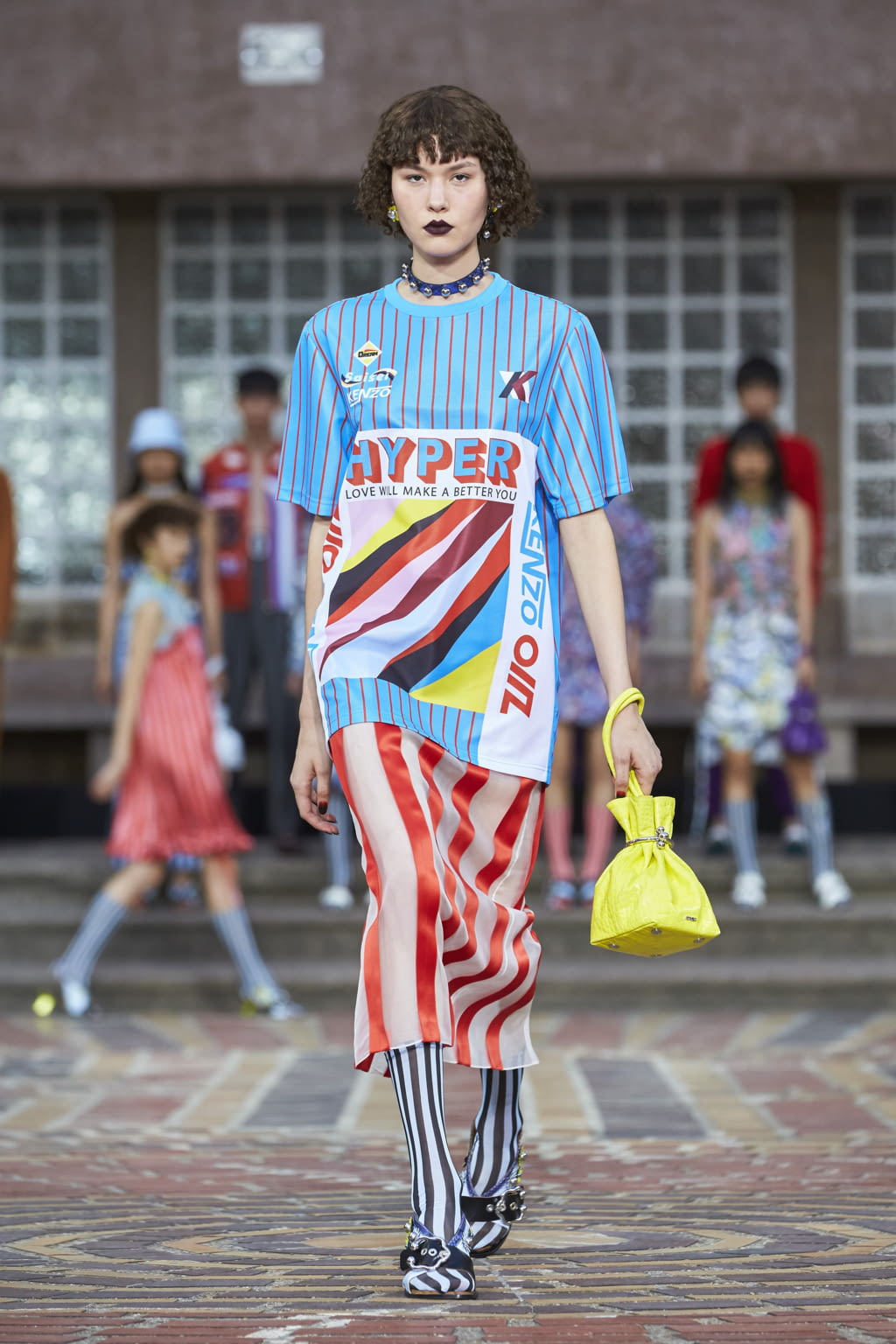 Fashion Week Paris Spring/Summer 2018 look 40 from the Kenzo collection womenswear