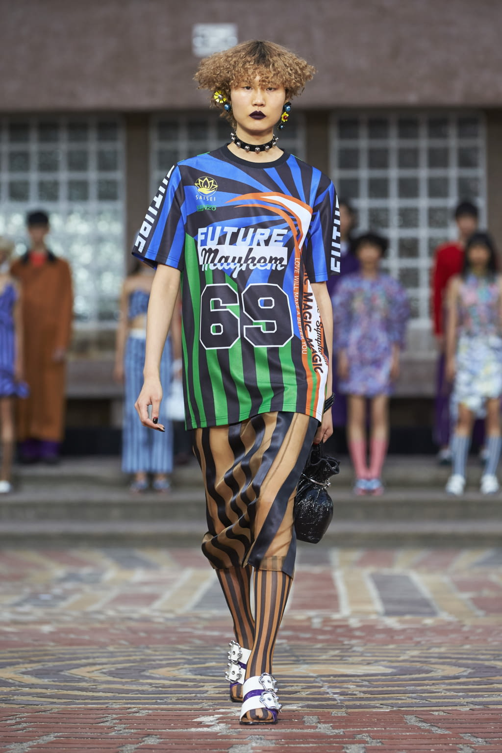 Fashion Week Paris Spring/Summer 2018 look 43 from the Kenzo collection womenswear