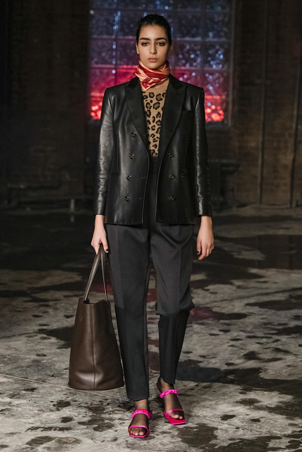 Fashion Week New York Fall/Winter 2020 look 38 from the Khaite collection 女装