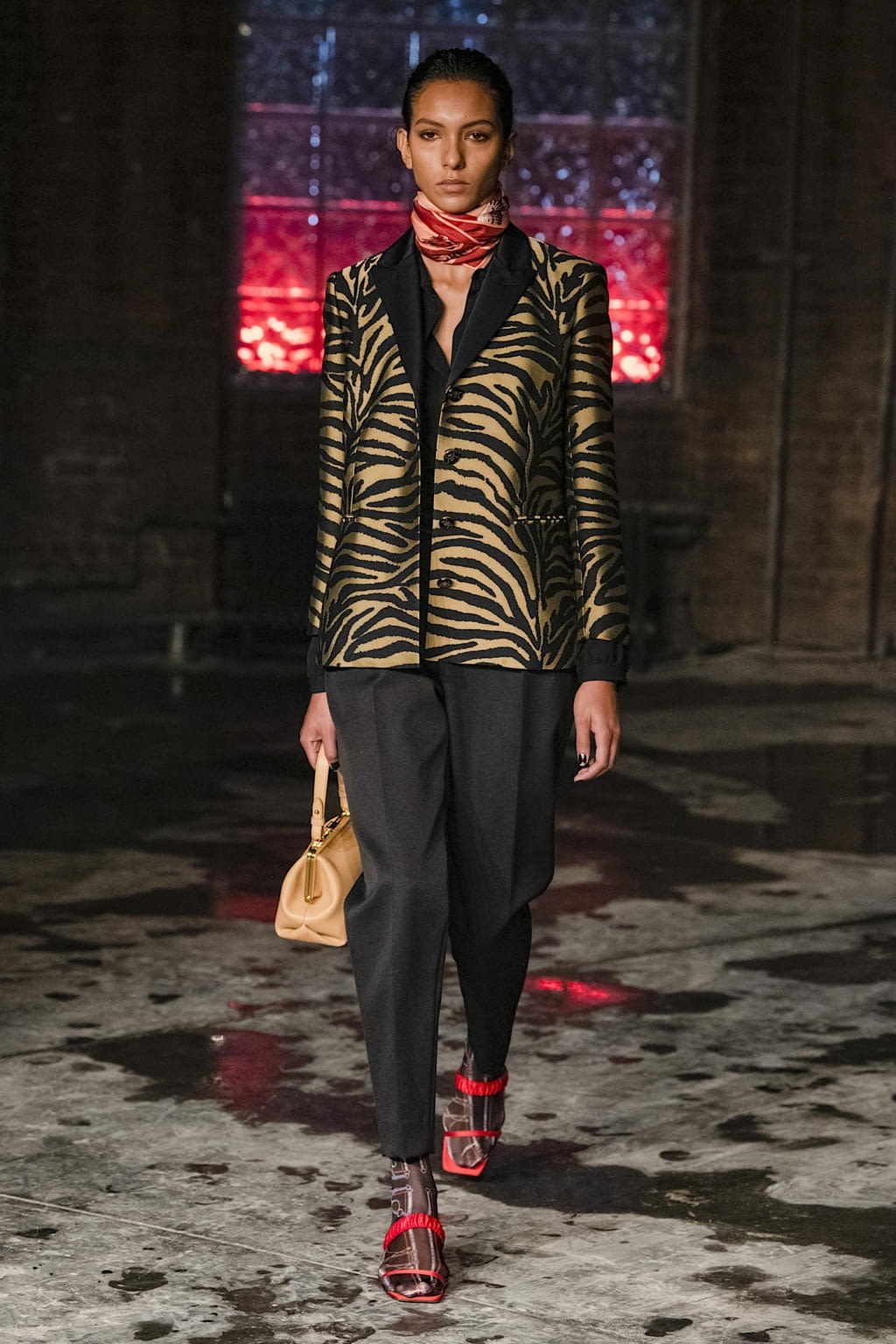 Fashion Week New York Fall/Winter 2020 look 43 from the Khaite collection 女装