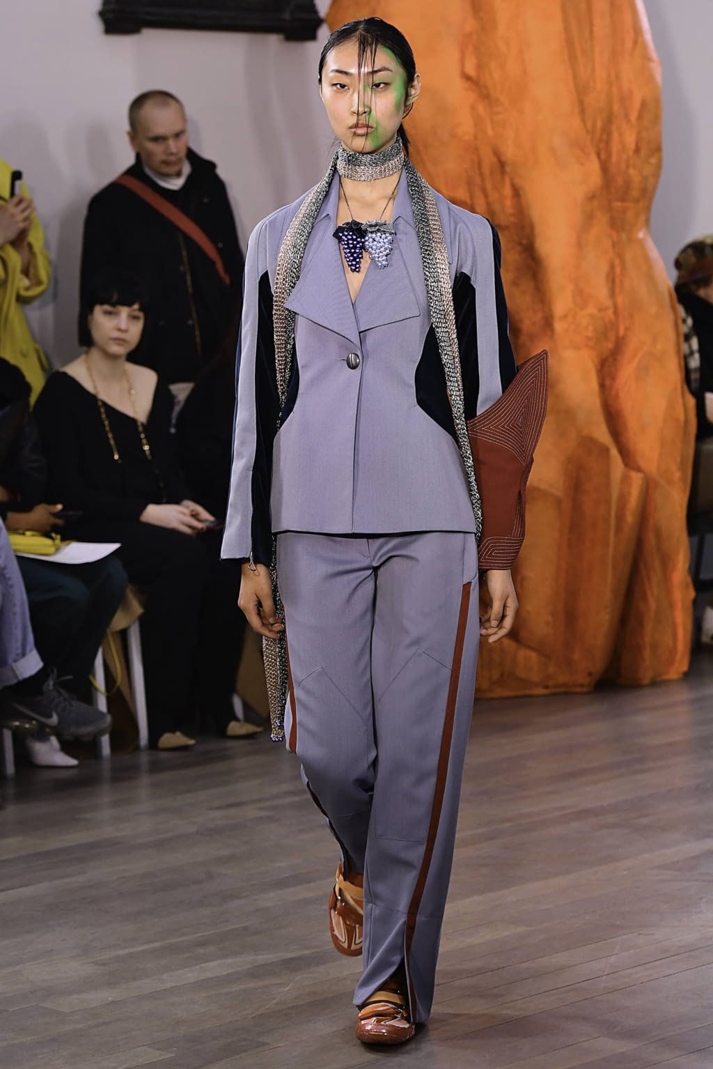 Fashion Week London Fall/Winter 2019 look 2 de la collection Kiko Kostadinov womenswear