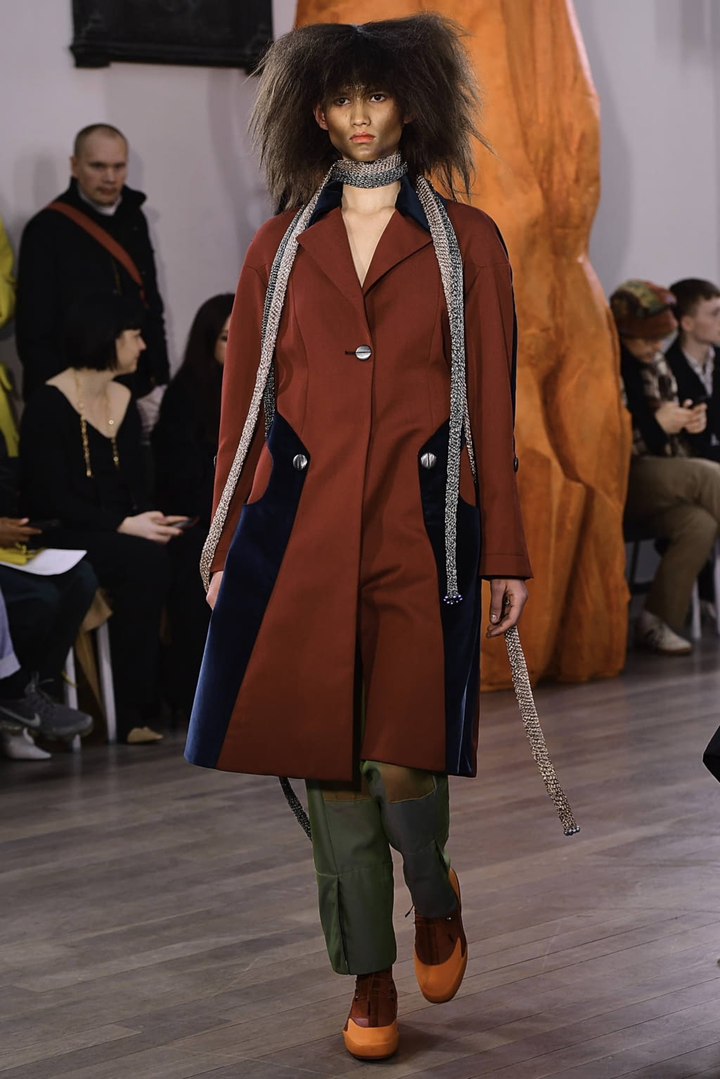 Fashion Week London Fall/Winter 2019 look 17 from the Kiko Kostadinov collection 女装