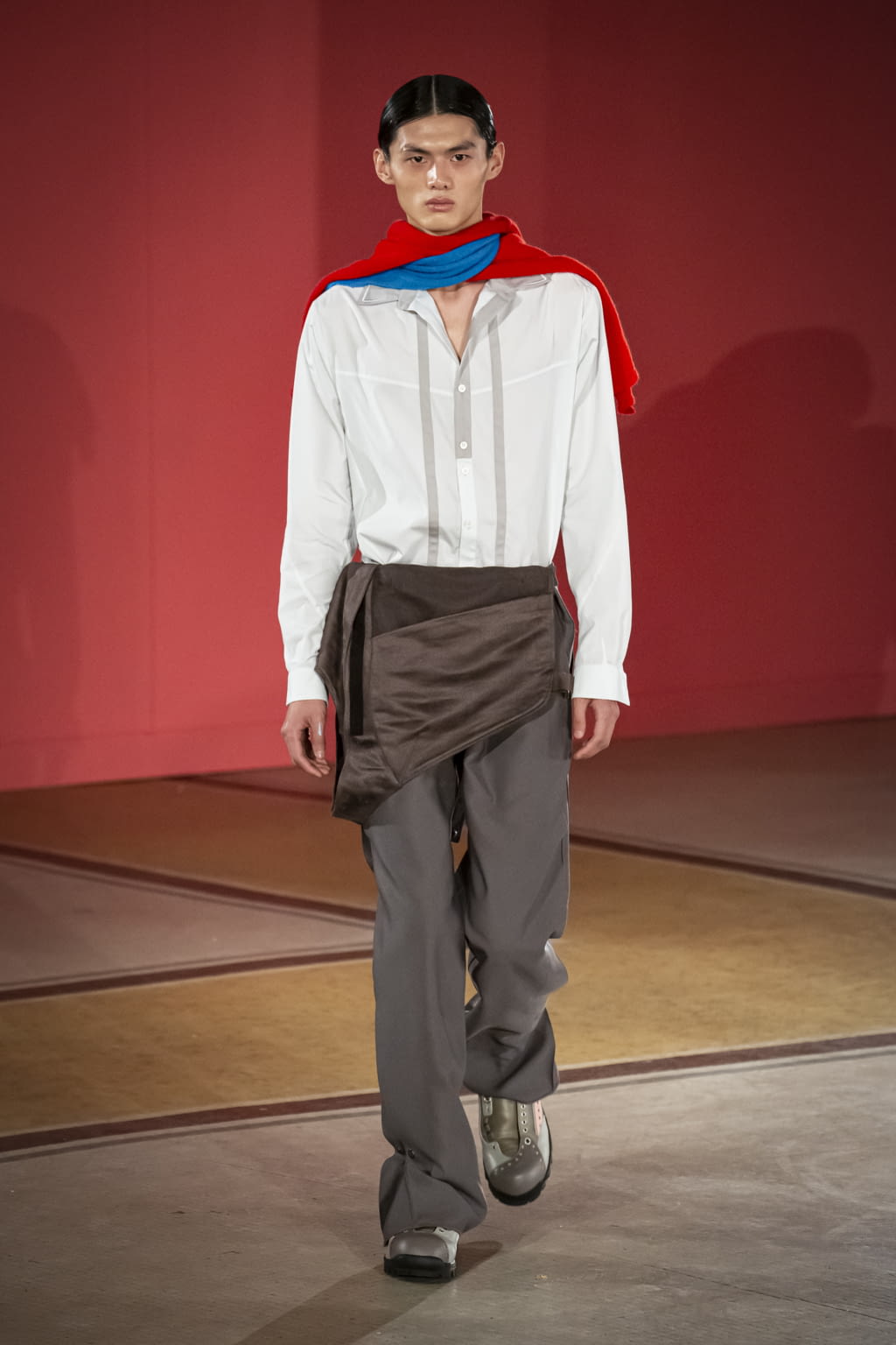 Fashion Week Paris Fall/Winter 2020 look 10 from the Kiko Kostadinov collection menswear