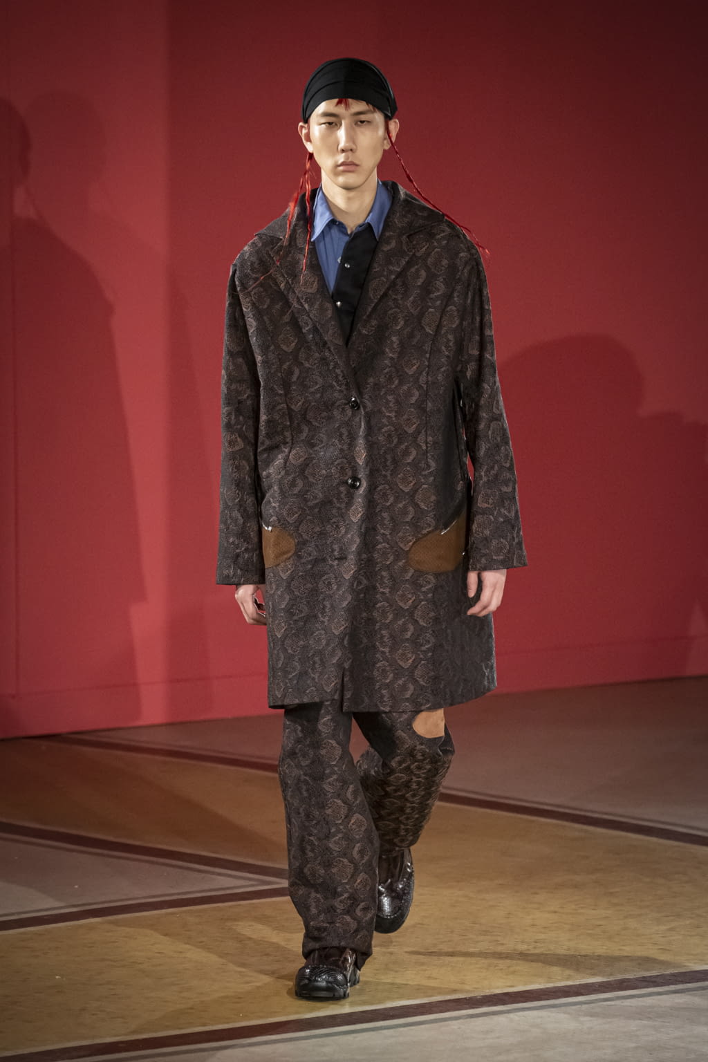 Fashion Week Paris Fall/Winter 2020 look 20 de la collection Kiko Kostadinov menswear