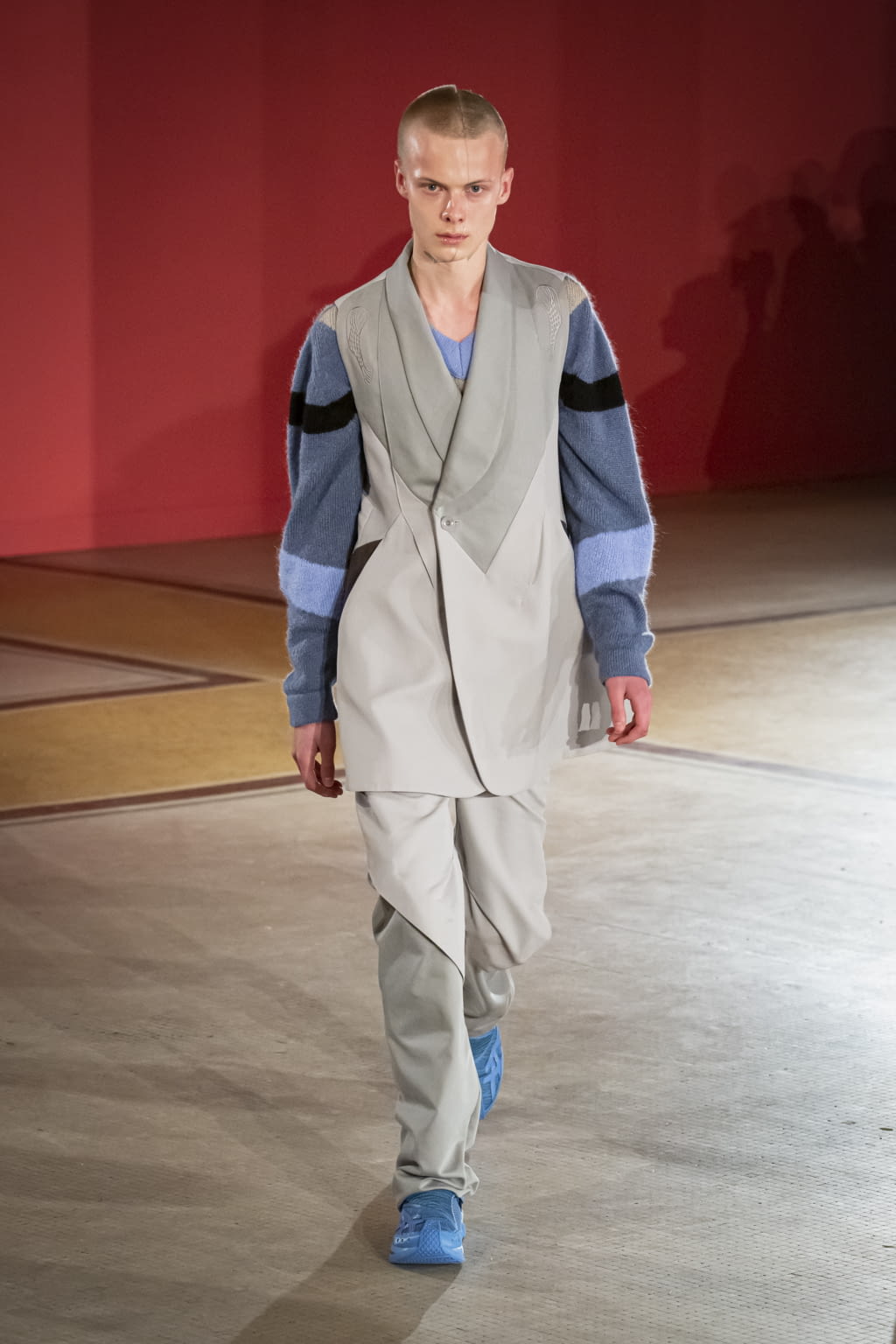 Fashion Week Paris Fall/Winter 2020 look 3 from the Kiko Kostadinov collection menswear