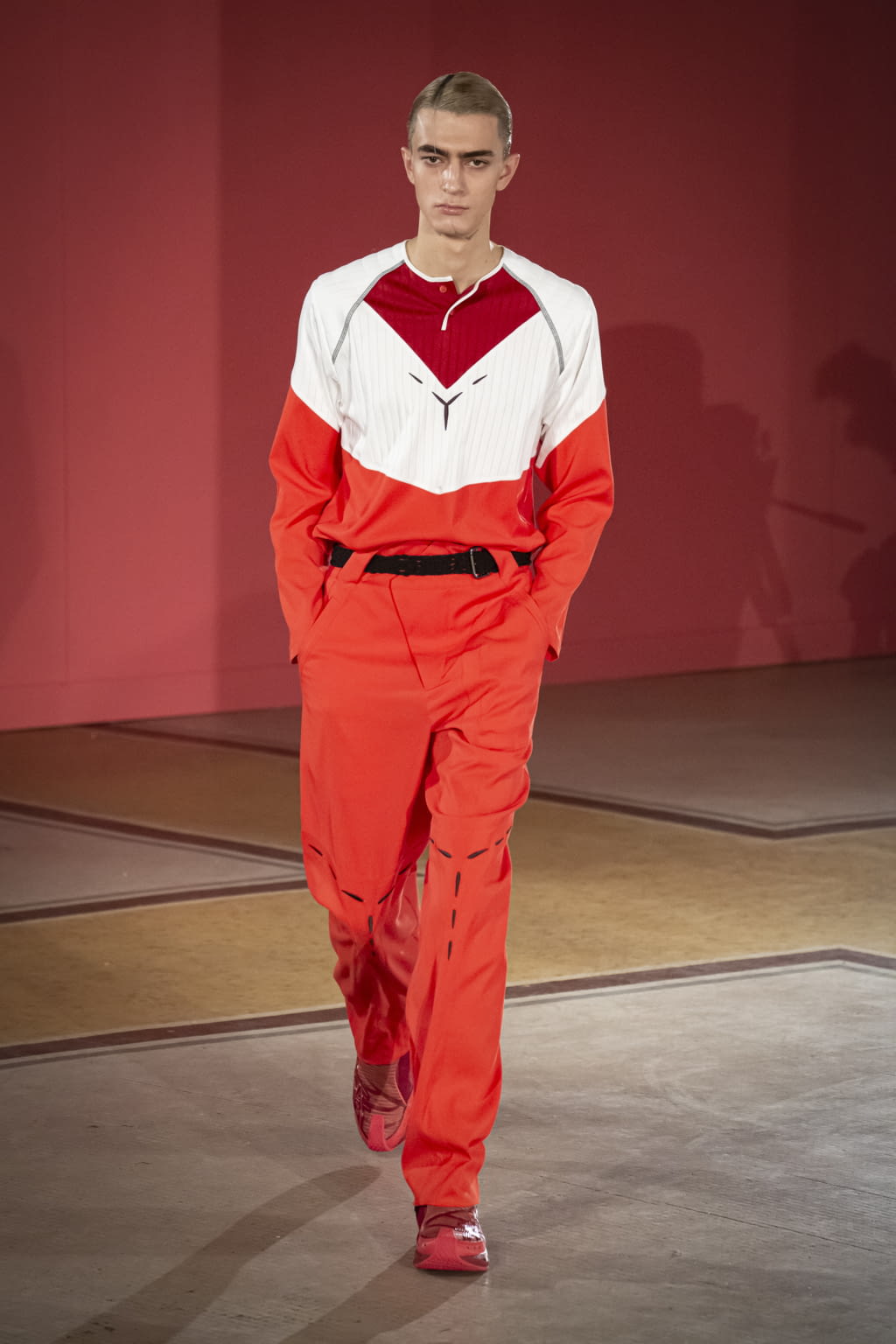 Fashion Week Paris Fall/Winter 2020 look 7 from the Kiko Kostadinov collection menswear