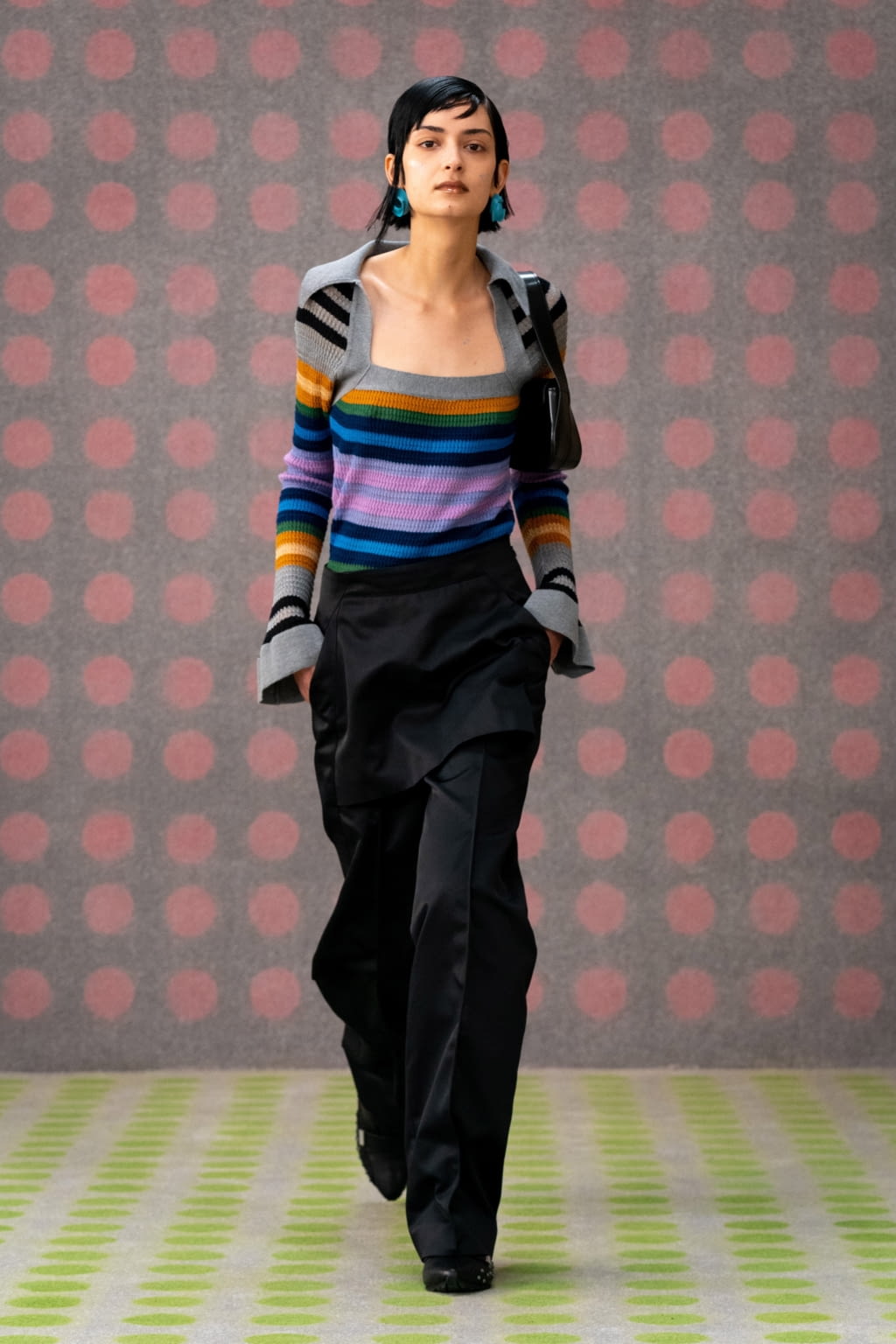Fashion Week London Fall/Winter 2021 look 1 from the Kiko Kostadinov collection womenswear