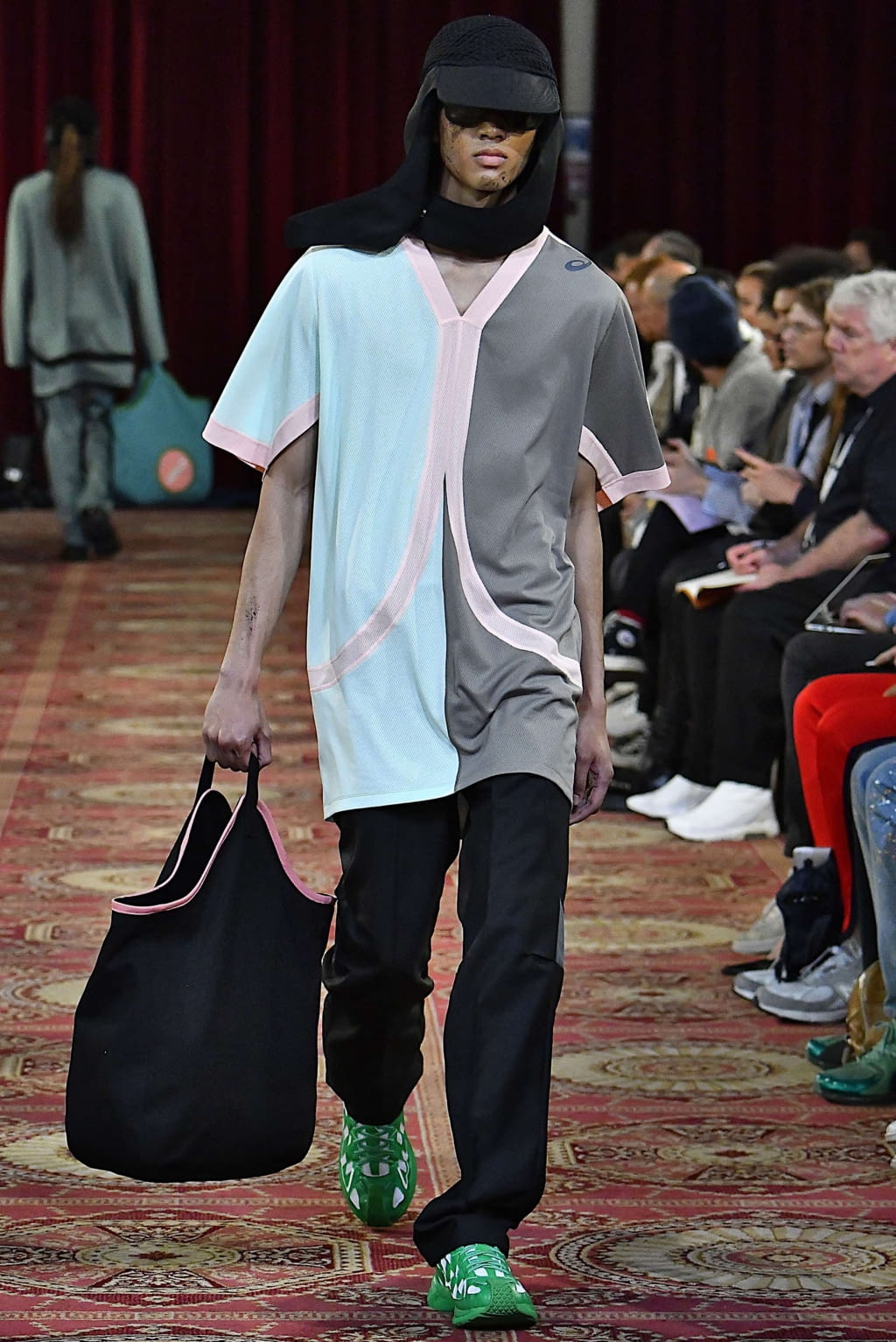 Fashion Week London Spring/Summer 2020 look 10 de la collection Kiko Kostadinov menswear
