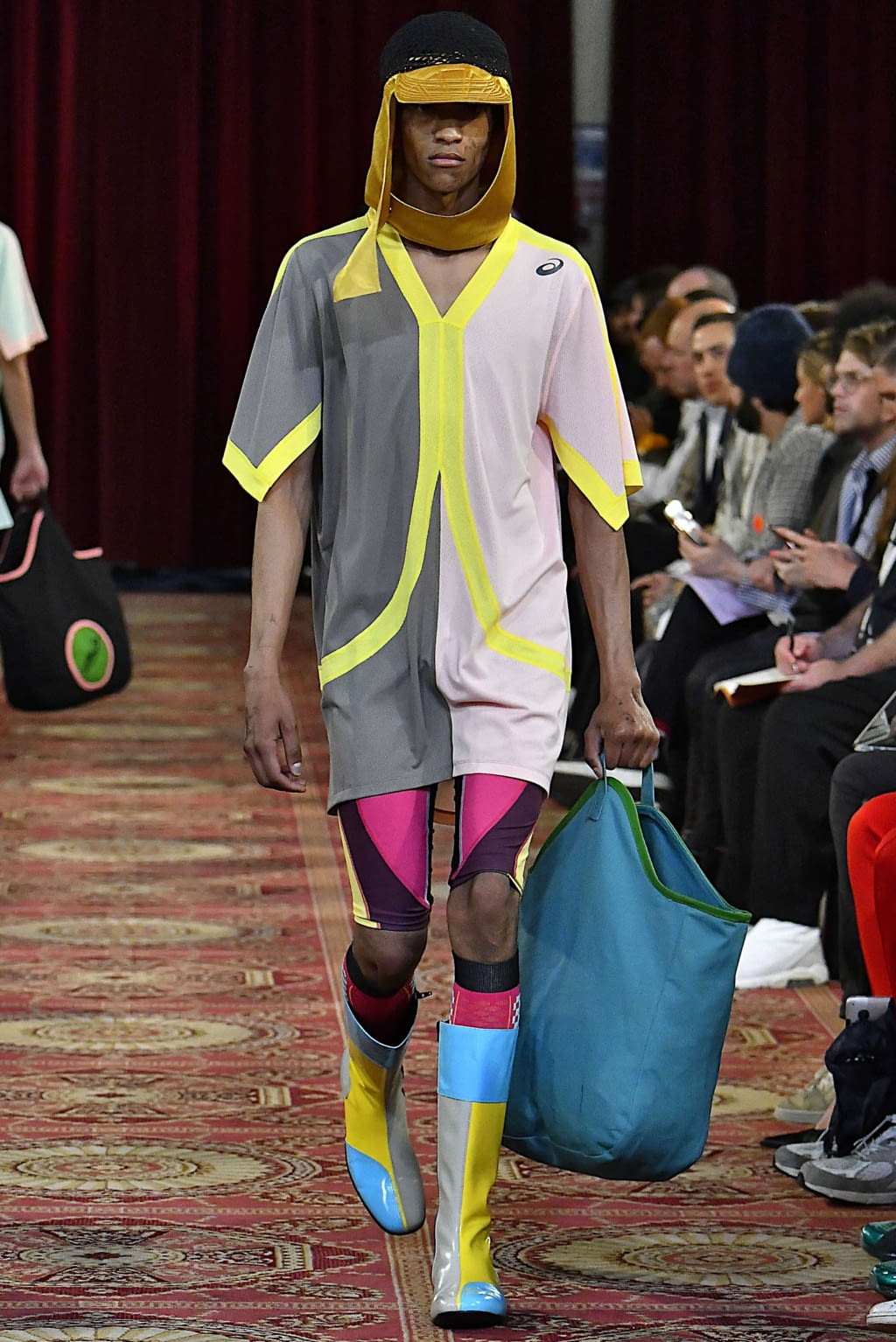 Fashion Week London Spring/Summer 2020 look 11 from the Kiko Kostadinov collection menswear