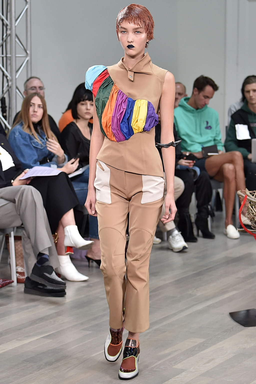 Fashion Week London Spring/Summer 2019 look 6 de la collection Kiko Kostadinov womenswear