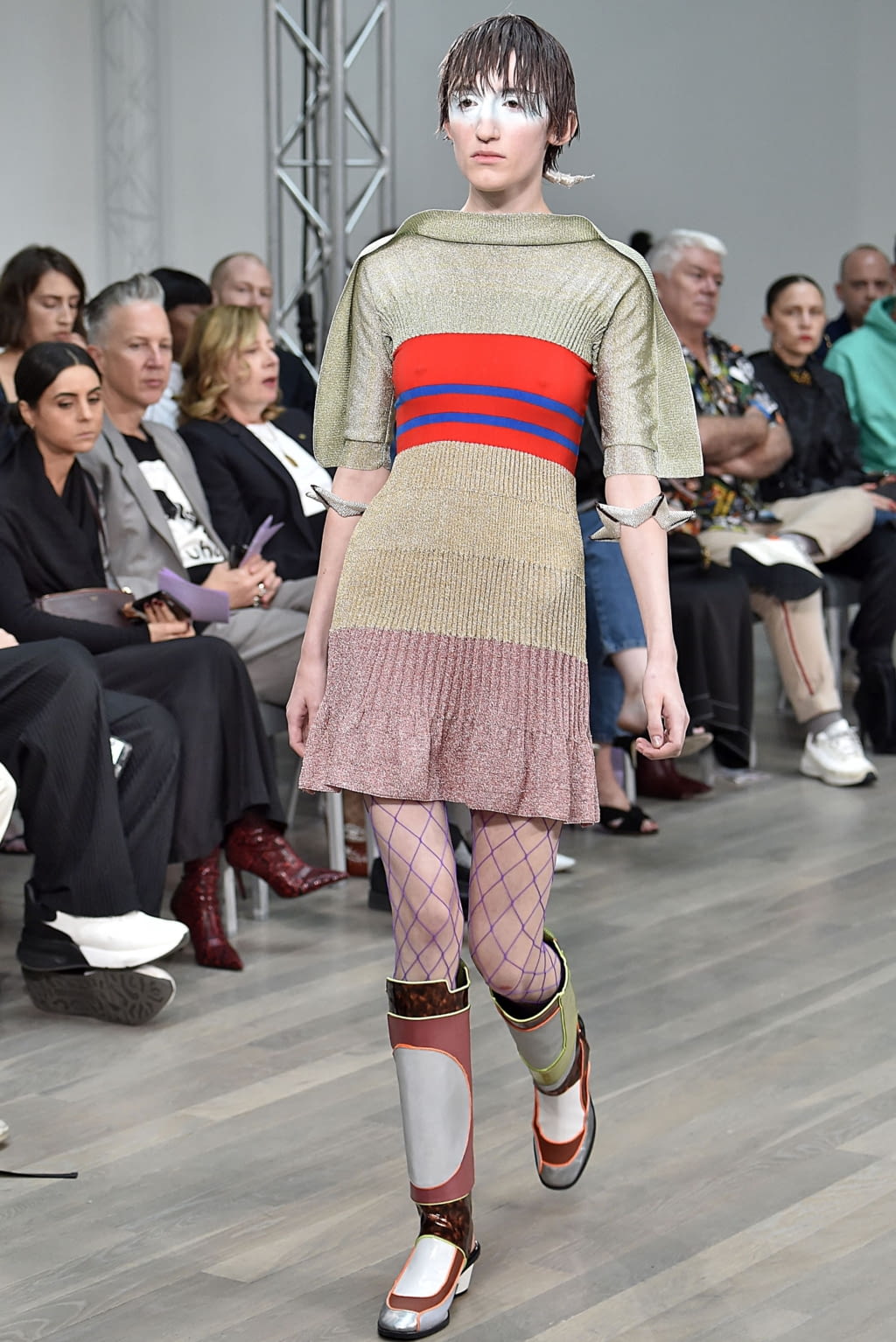 Fashion Week London Spring/Summer 2019 look 13 from the Kiko Kostadinov collection 女装