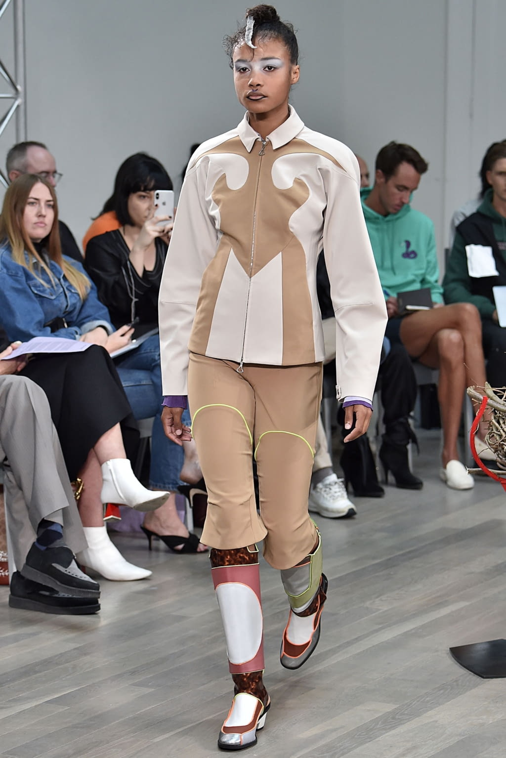Fashion Week London Spring/Summer 2019 look 15 from the Kiko Kostadinov collection womenswear