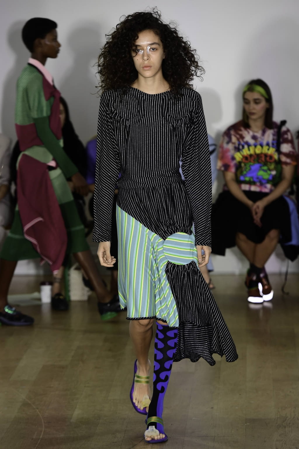 Fashion Week London Spring/Summer 2020 look 6 de la collection Kiko Kostadinov womenswear