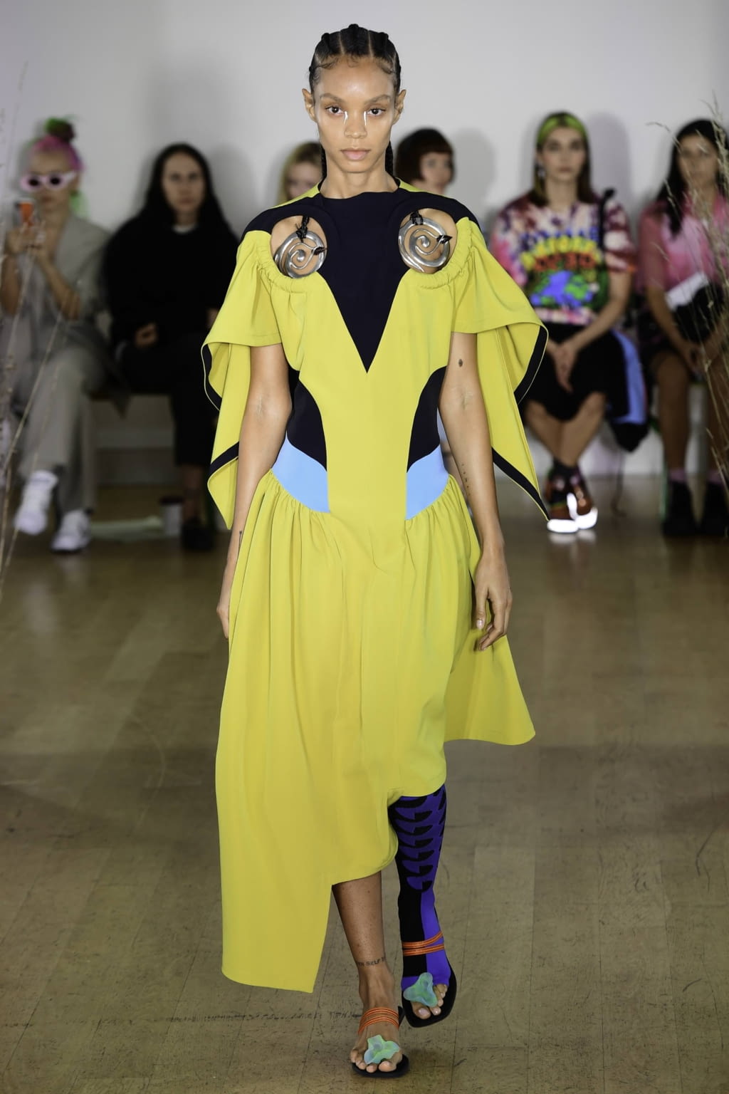 Fashion Week London Spring/Summer 2020 look 18 from the Kiko Kostadinov collection womenswear