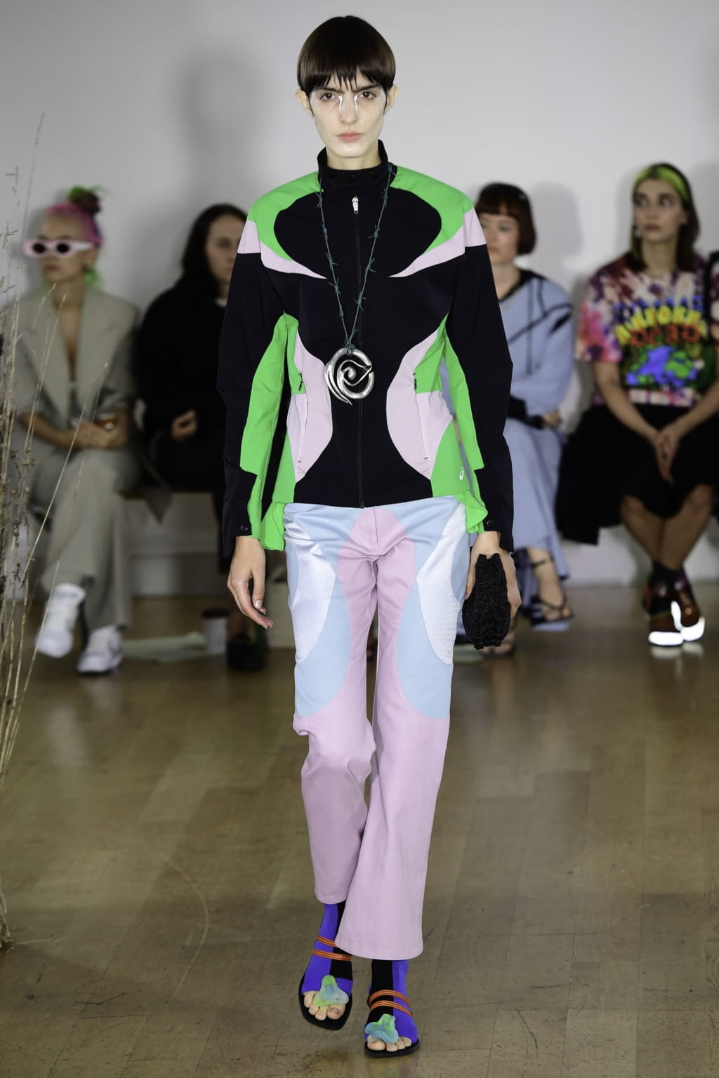 Fashion Week London Spring/Summer 2020 look 19 from the Kiko Kostadinov collection 女装