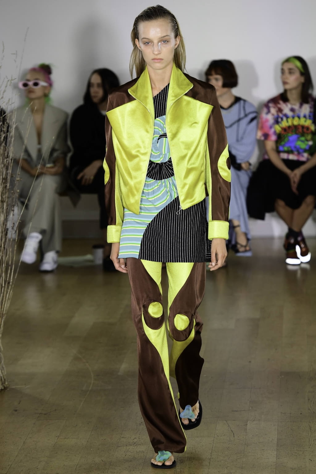 Fashion Week London Spring/Summer 2020 look 23 de la collection Kiko Kostadinov womenswear