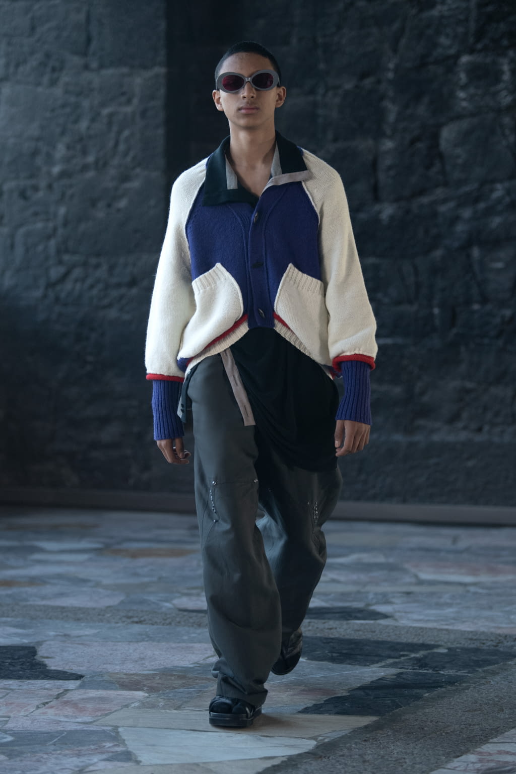 Fashion Week London Fall/Winter 2022 look 16 from the Kiko Kostadinov collection menswear