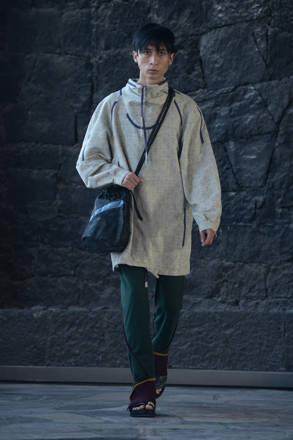 Fashion Week London Fall/Winter 2022 look 21 de la collection Kiko Kostadinov menswear