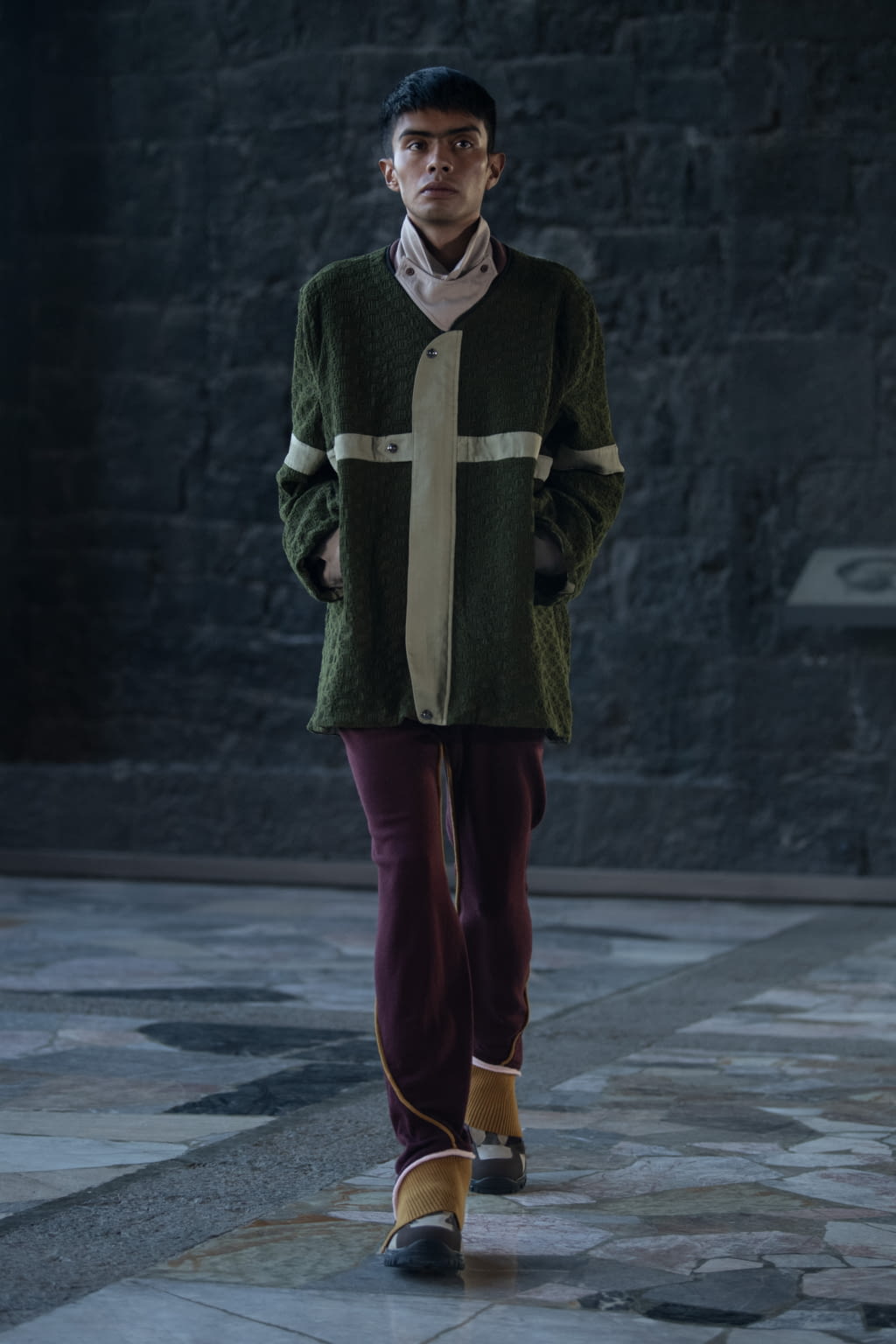 Fashion Week London Fall/Winter 2022 look 23 from the Kiko Kostadinov collection menswear