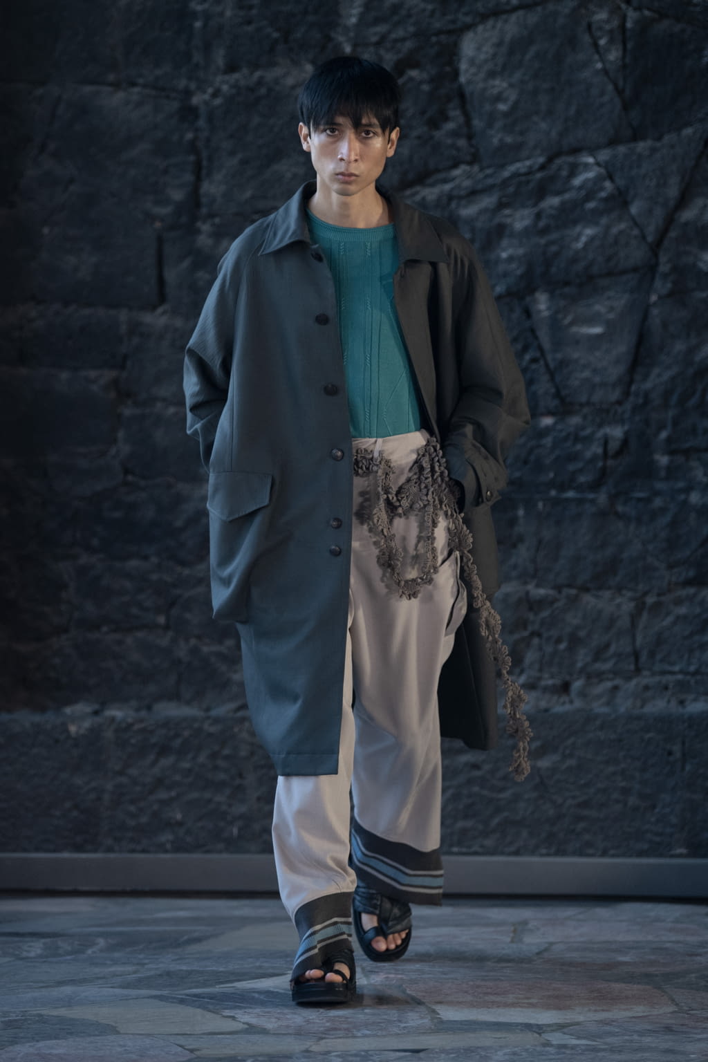 Fashion Week London Fall/Winter 2022 look 26 from the Kiko Kostadinov collection 男装