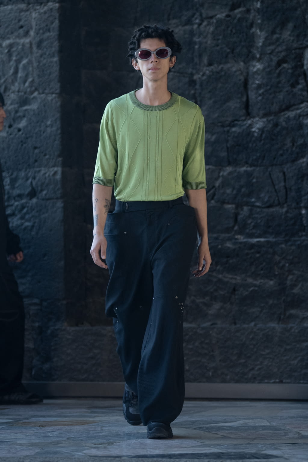 Fashion Week London Fall/Winter 2022 look 31 de la collection Kiko Kostadinov menswear