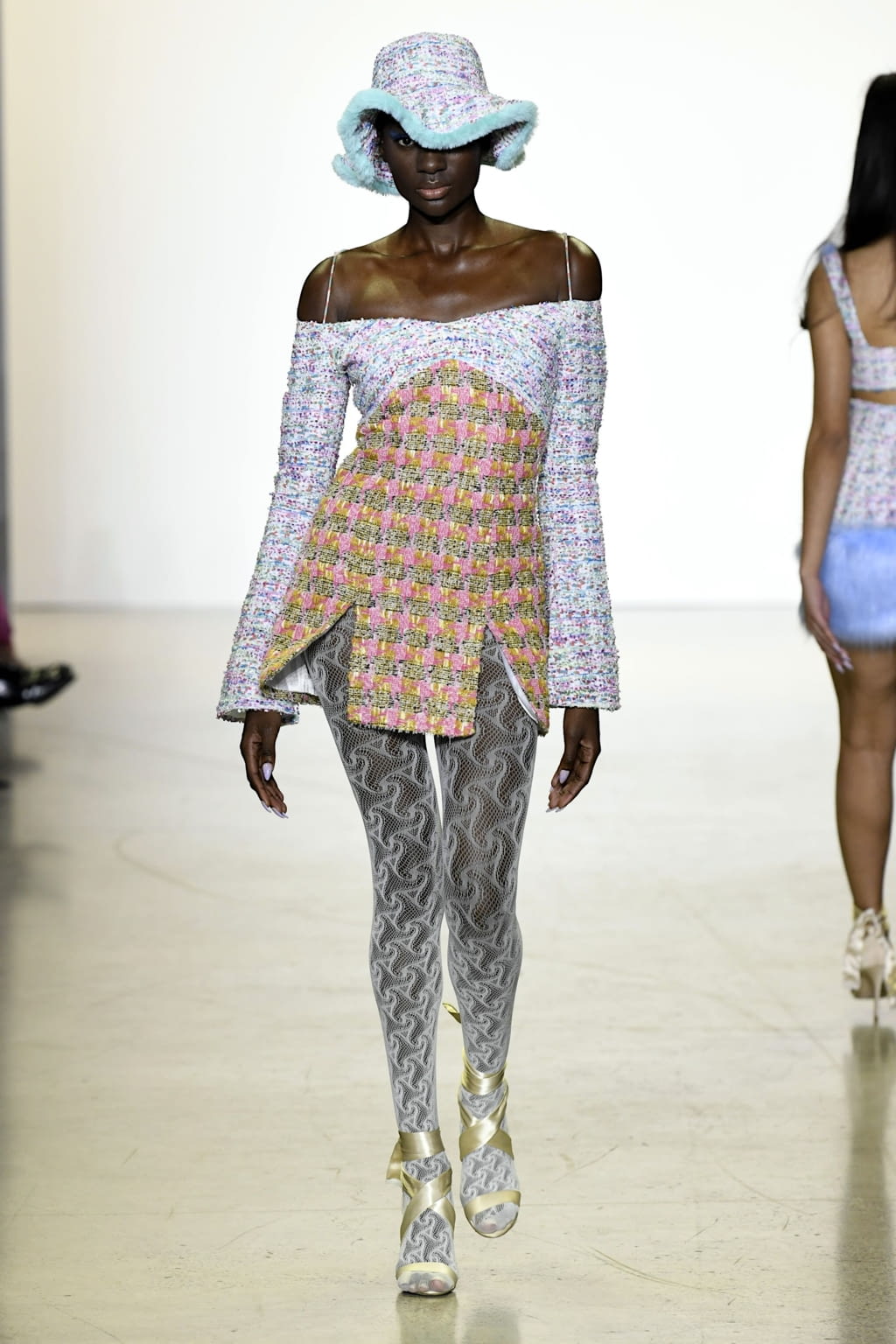 Fashion Week New York Fall/Winter 2022 look 5 de la collection Kim Shui womenswear