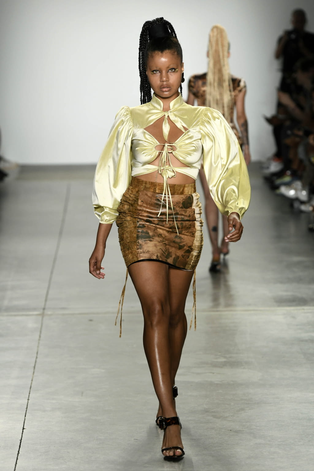 Fashion Week New York Spring/Summer 2019 look 19 from the Kim Shui collection 女装
